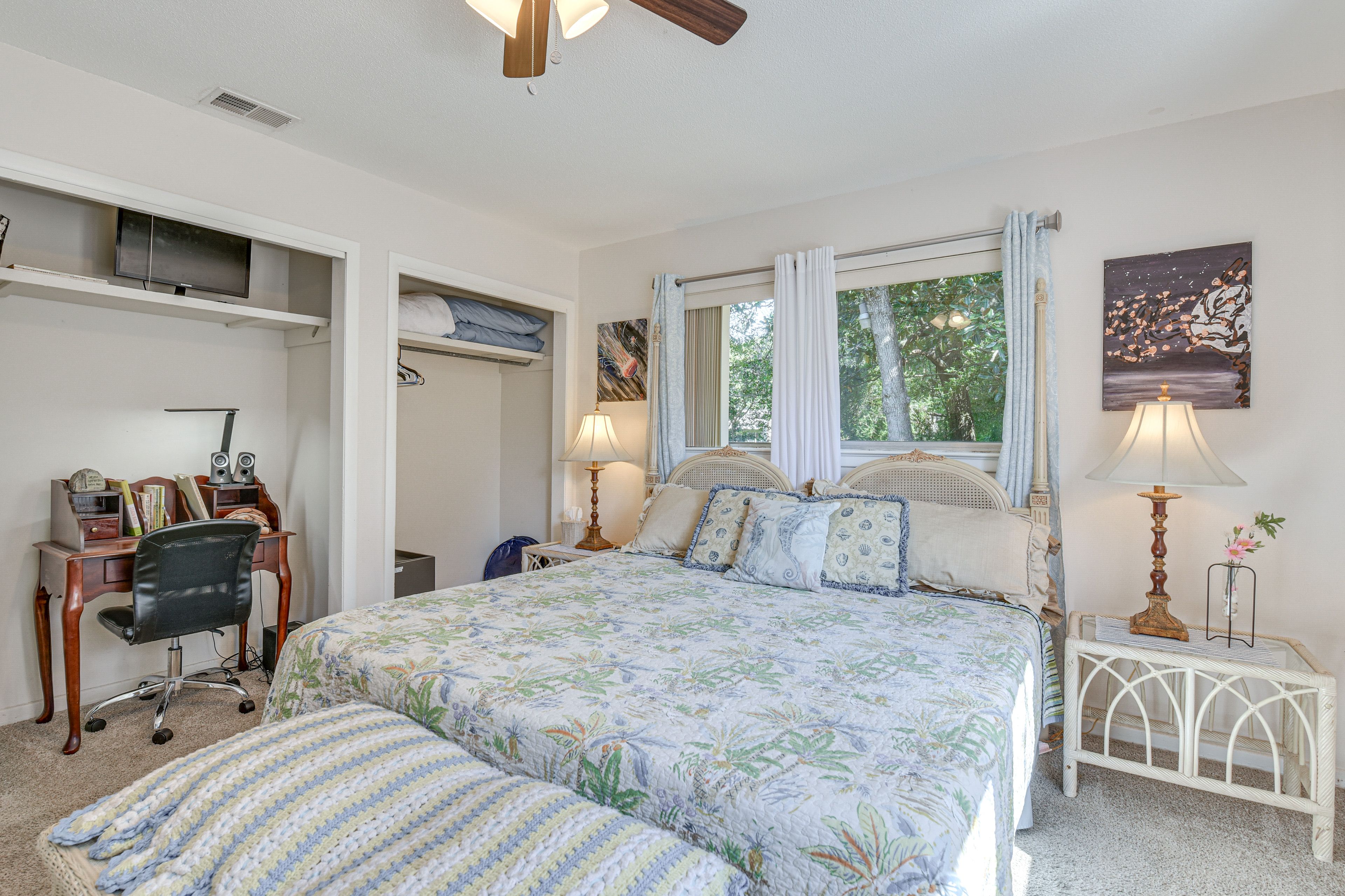 Bedroom 1 | King Bed | En-Suite Bathroom | Smart TV | Desk