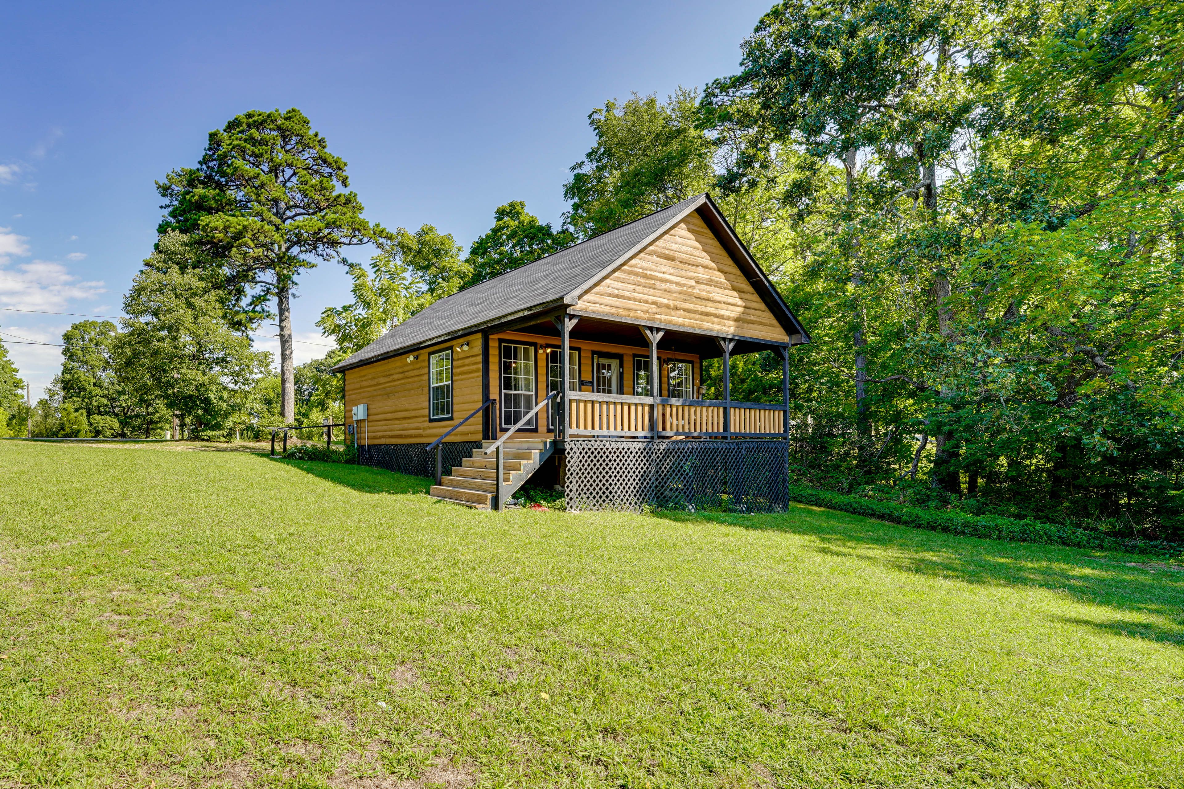 Single-Story Studio Home | Self Check-In | 12 Mi to Beaver Lake