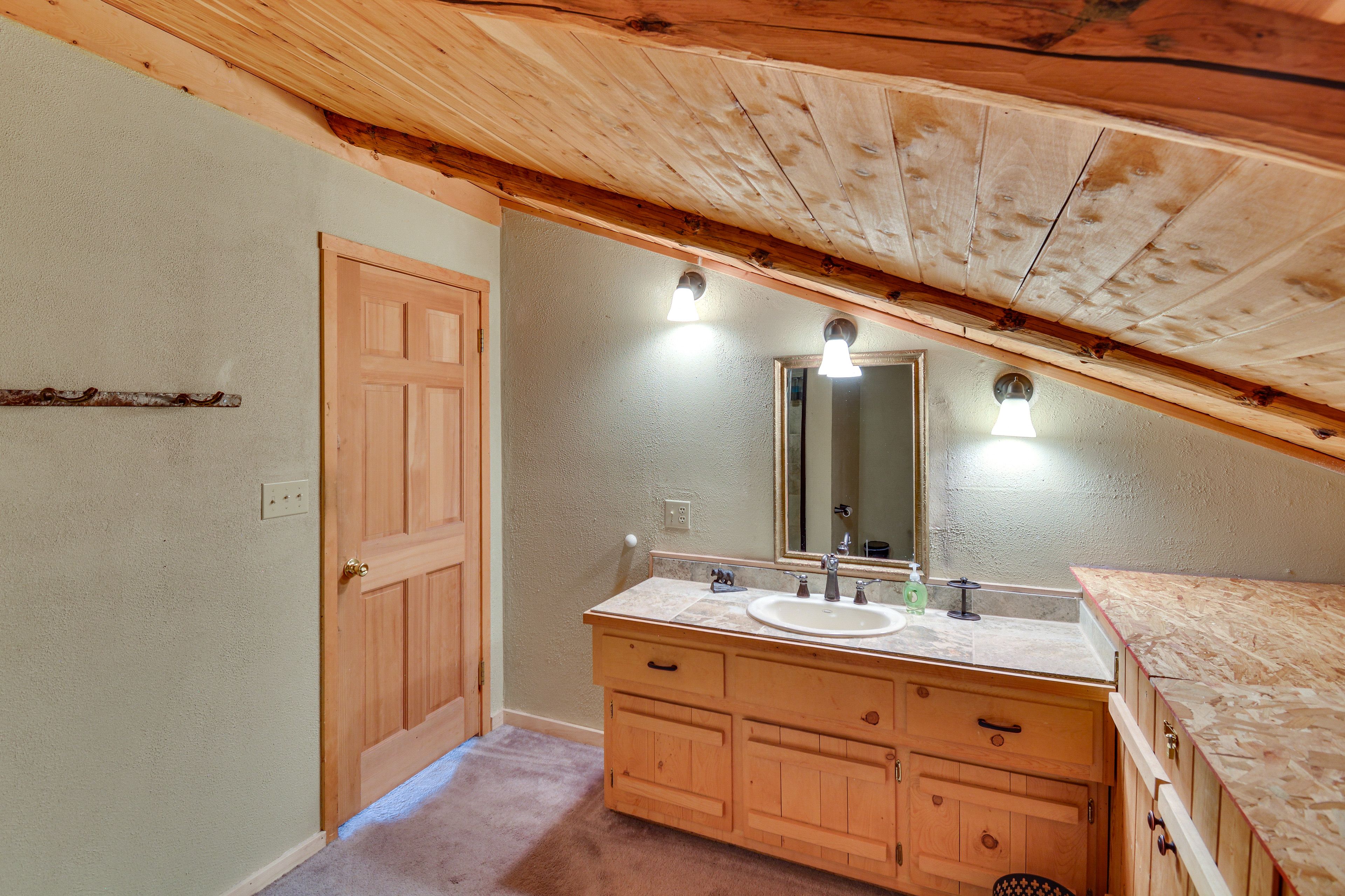 Bathroom | 2nd Floor
