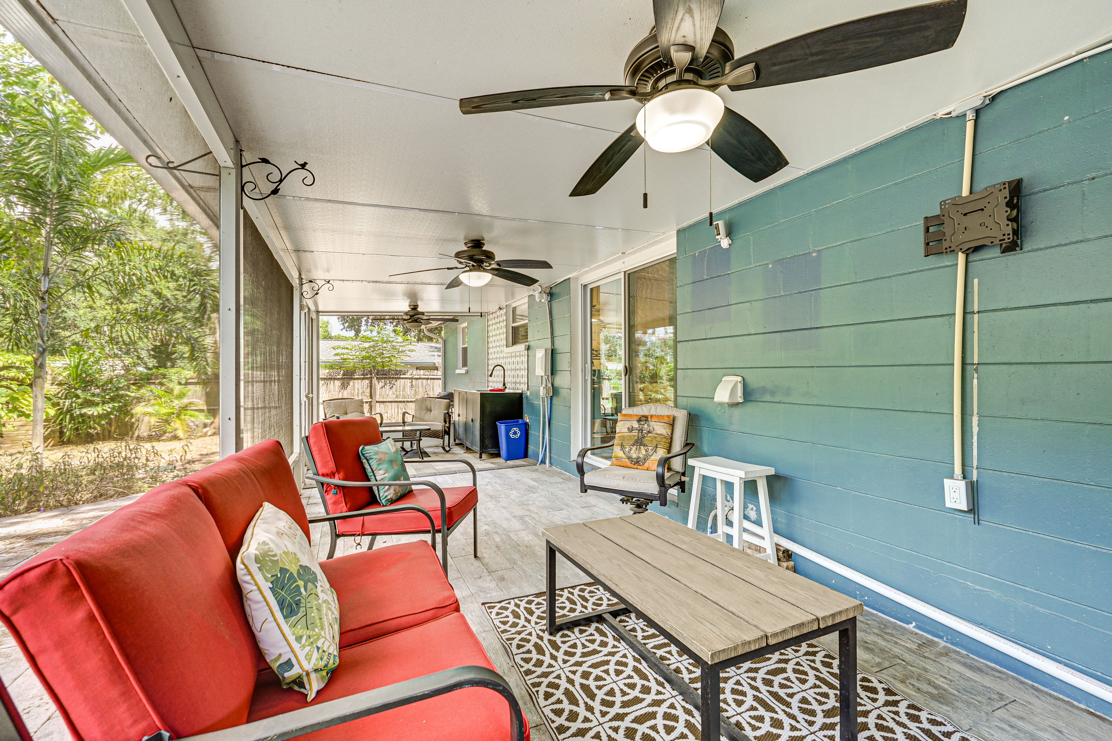 Lanai | Lounge Seating