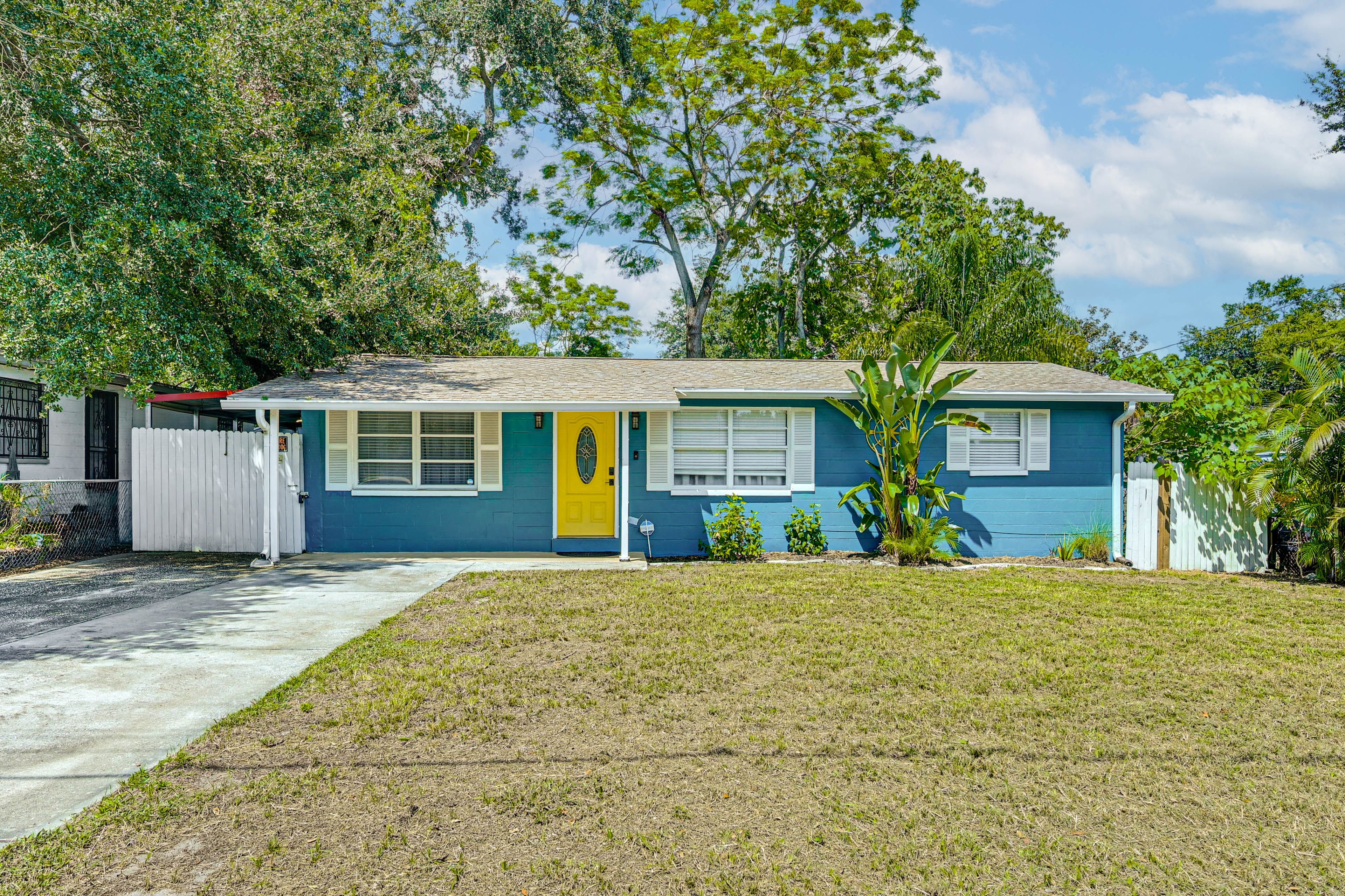 House Exterior | Driveway (2 Vehicles)