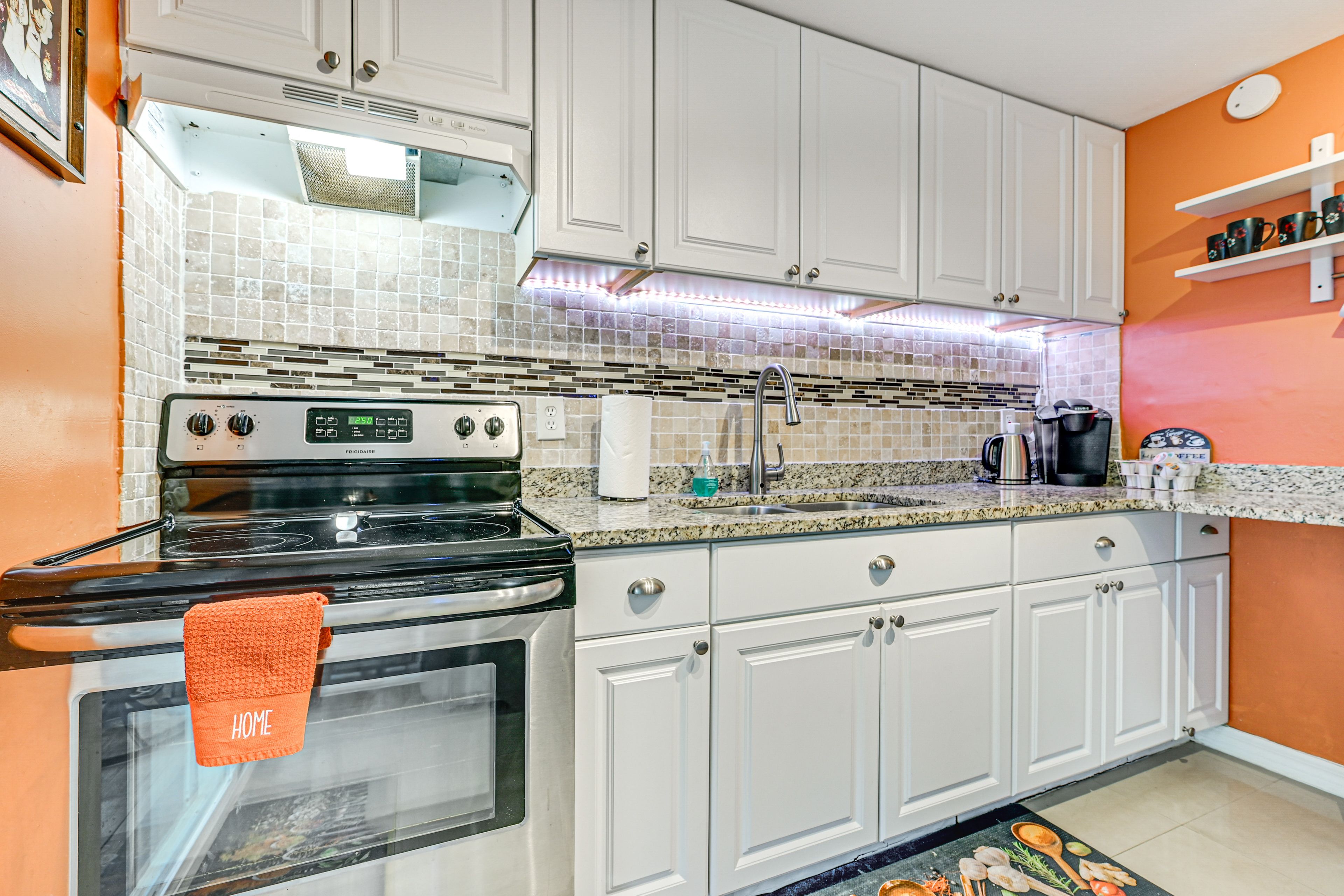 Kitchen | Refrigerator | Microwave