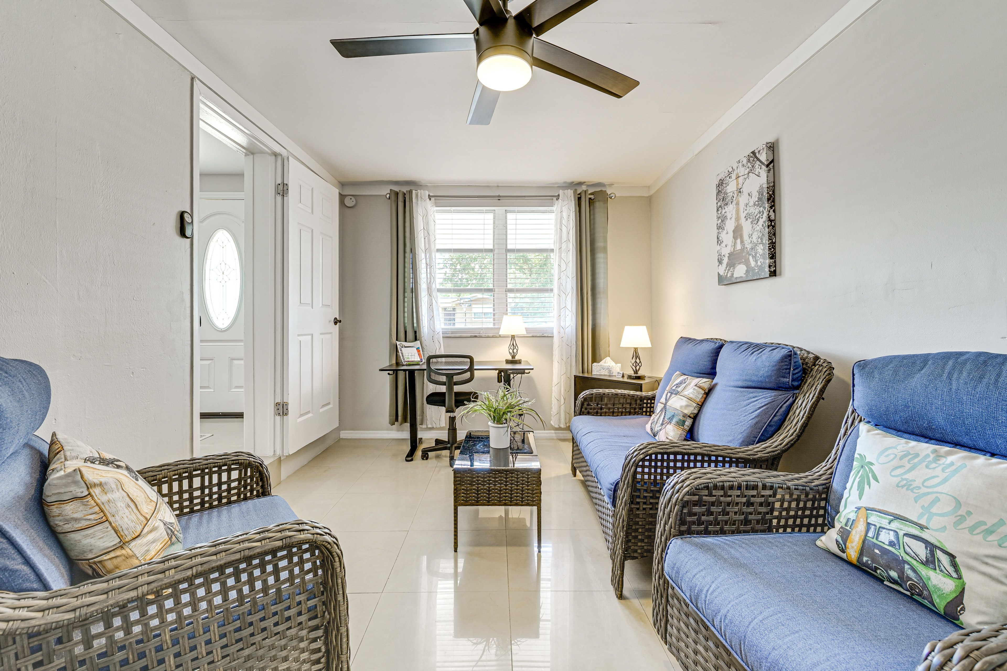 Leisure Room | Workspace | Free WiFi