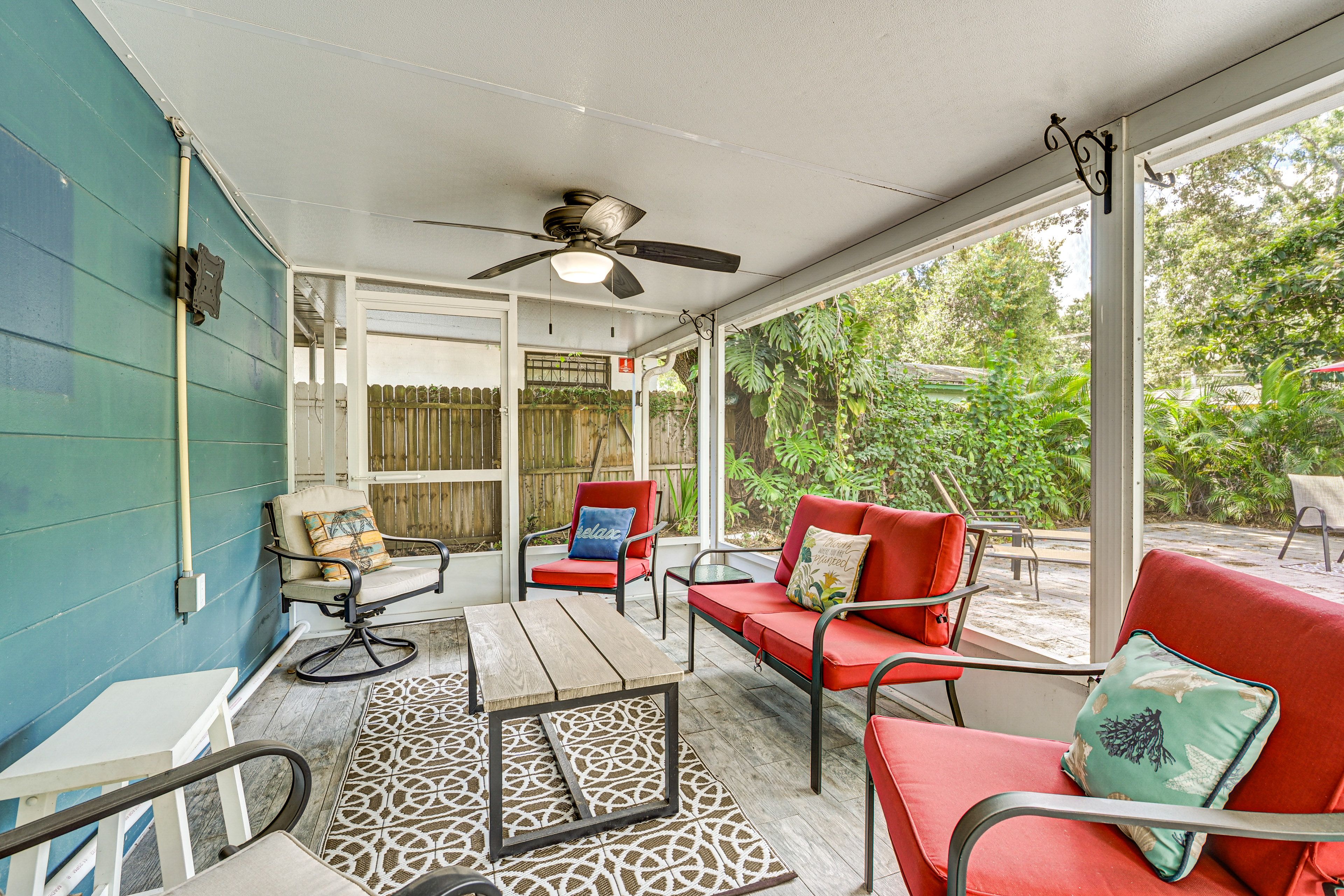Tampa Vacation Rental | 2BR | 1BA | 1,000 Sq Ft | Step to Enter
