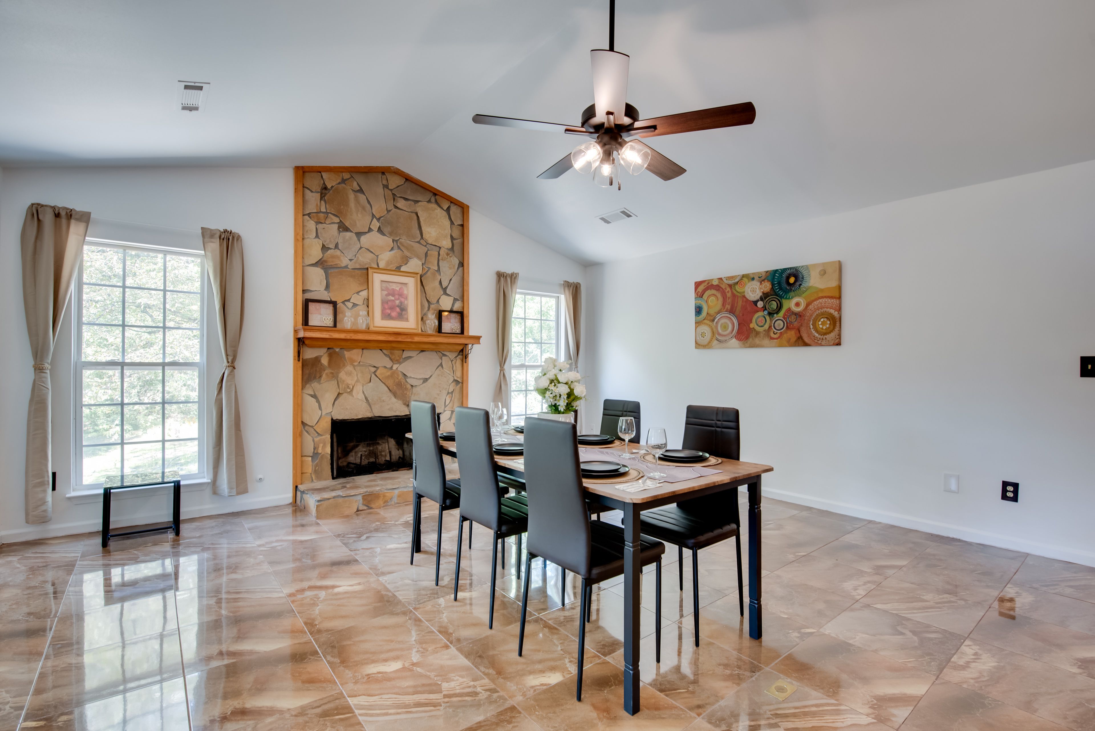 Dining Area | Fireplace | Dishware/Flatware Provided