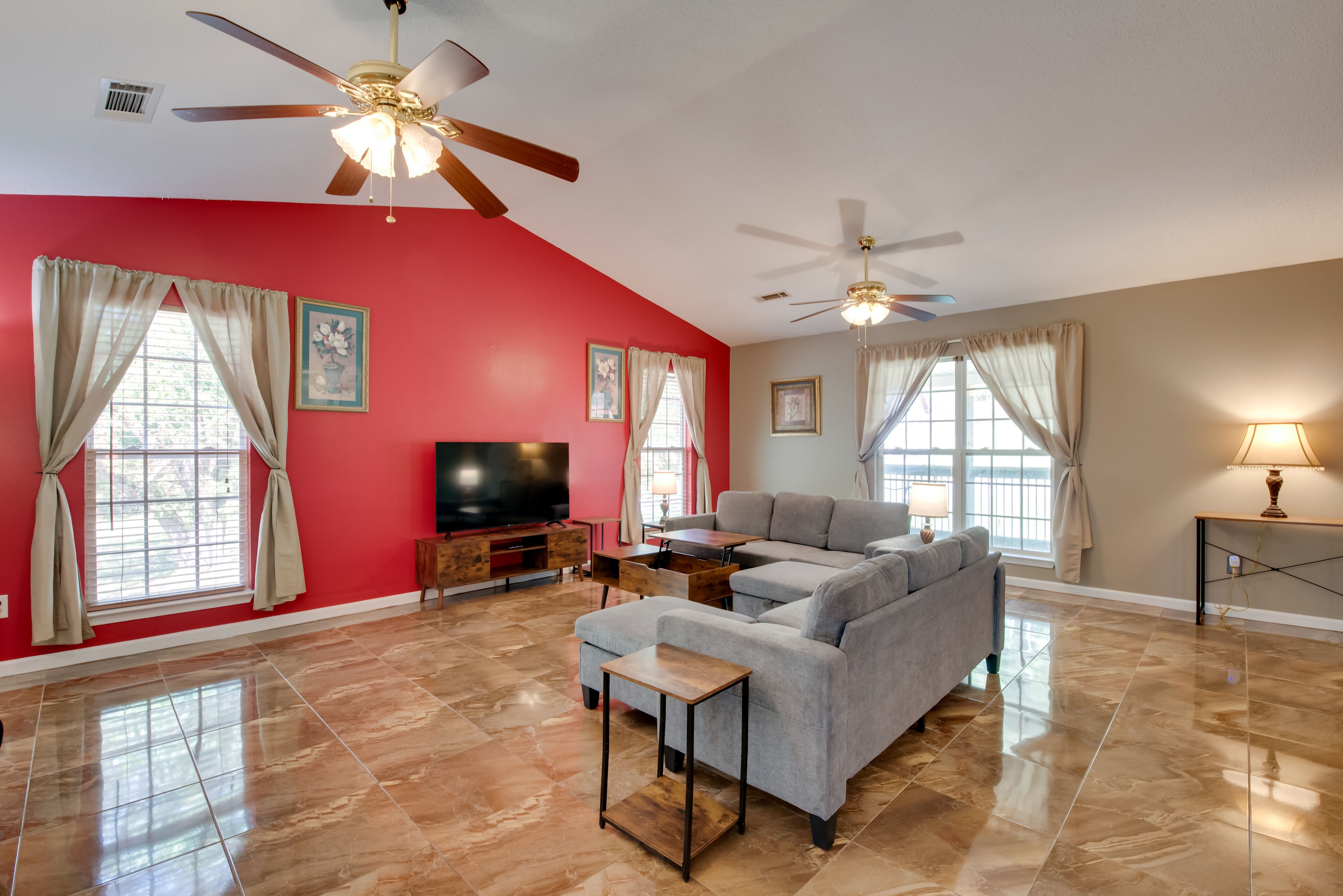 Living Room | Smart TV | Workspace