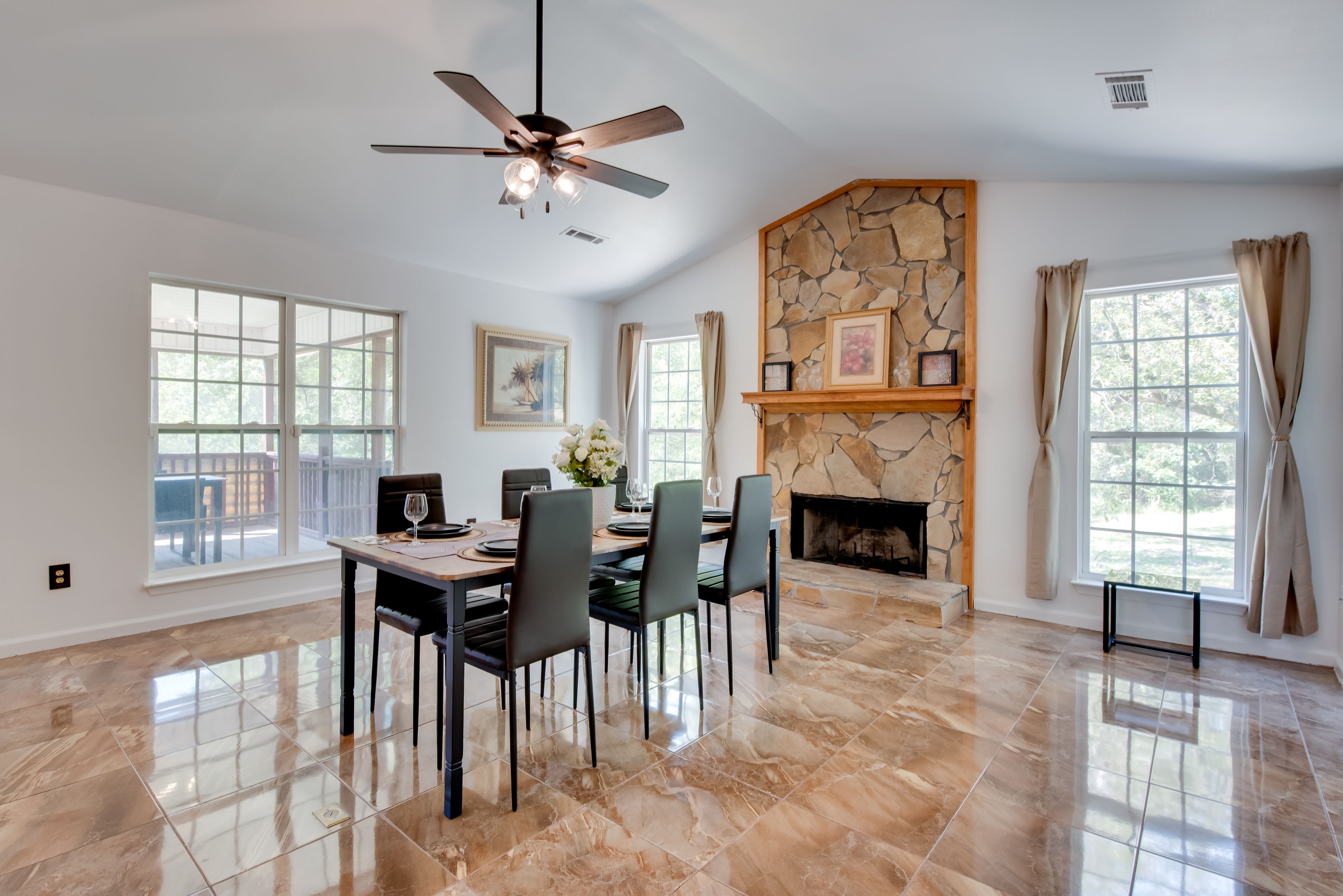 Dining Area | Single-Story Home