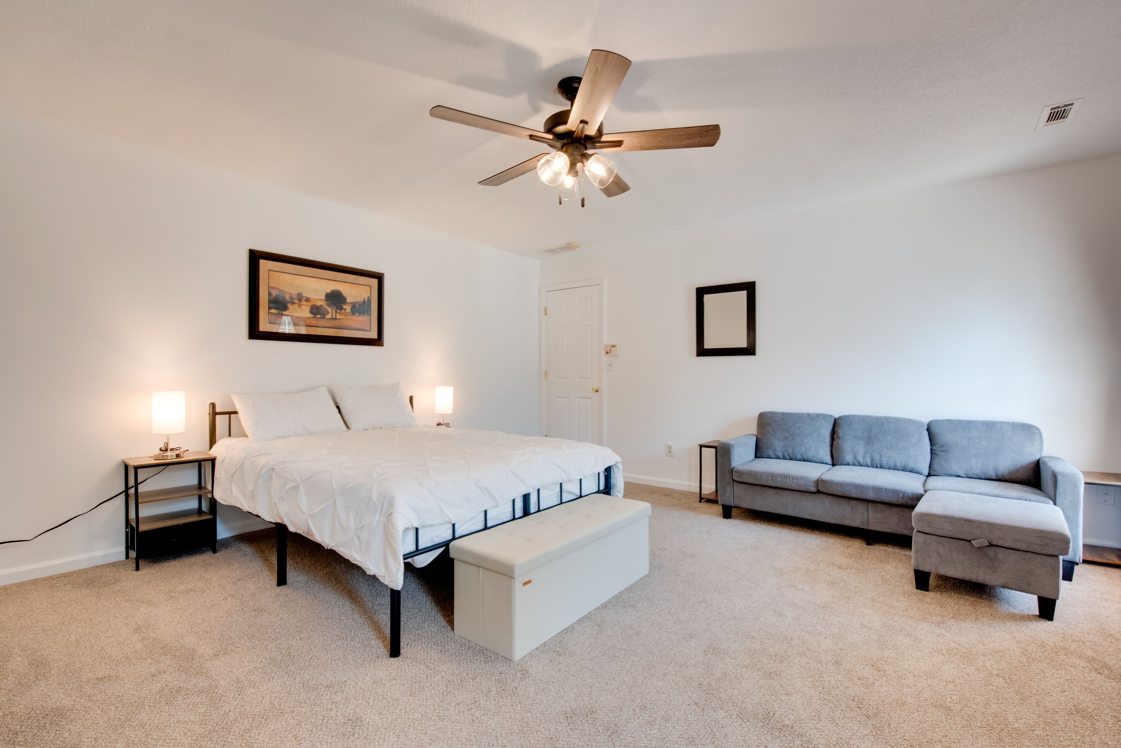 Bedroom 1 | Queen Bed | Smart TV | Workspace | En-Suite Bathroom