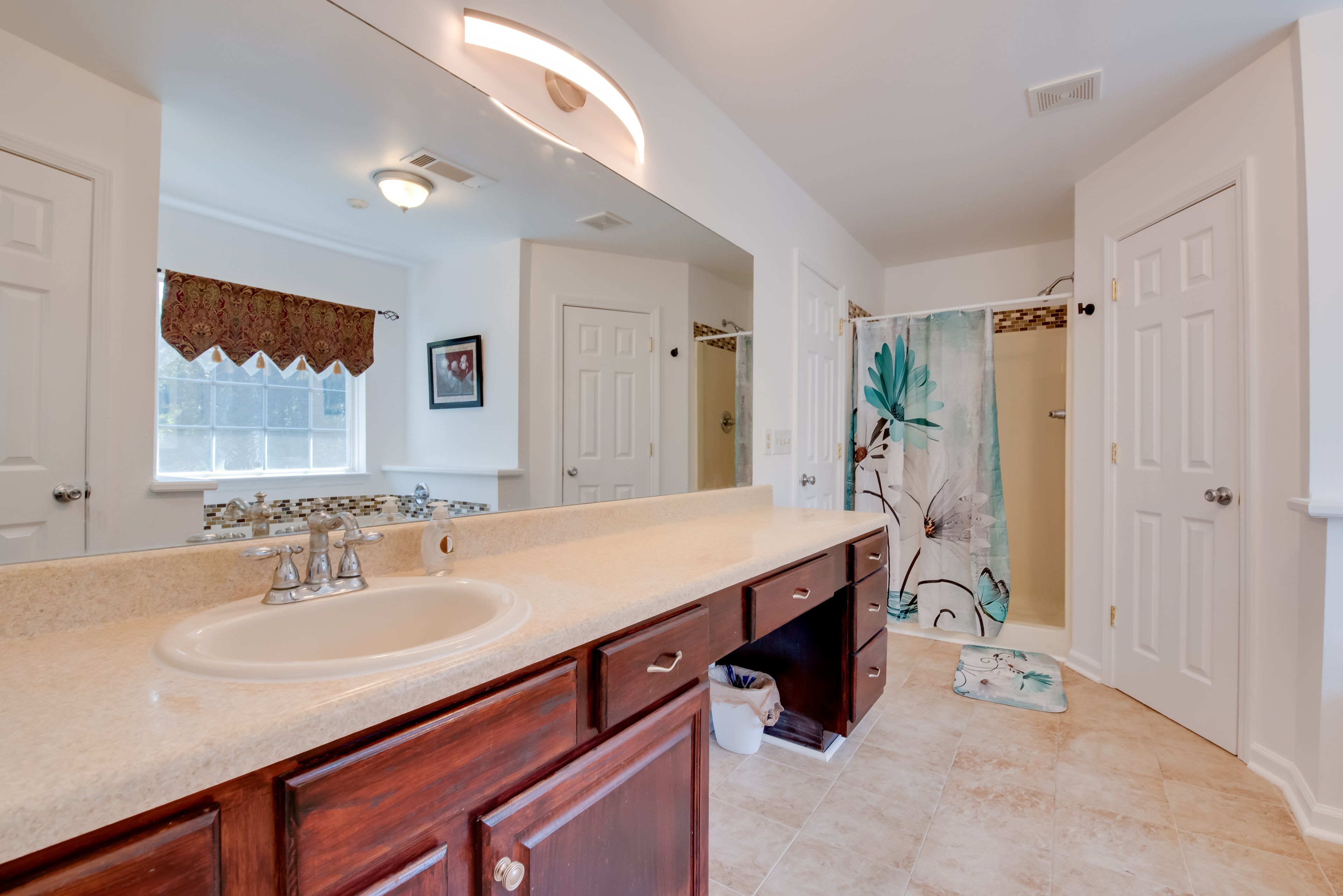 En-Suite Bathroom | Towels & Linens Provided