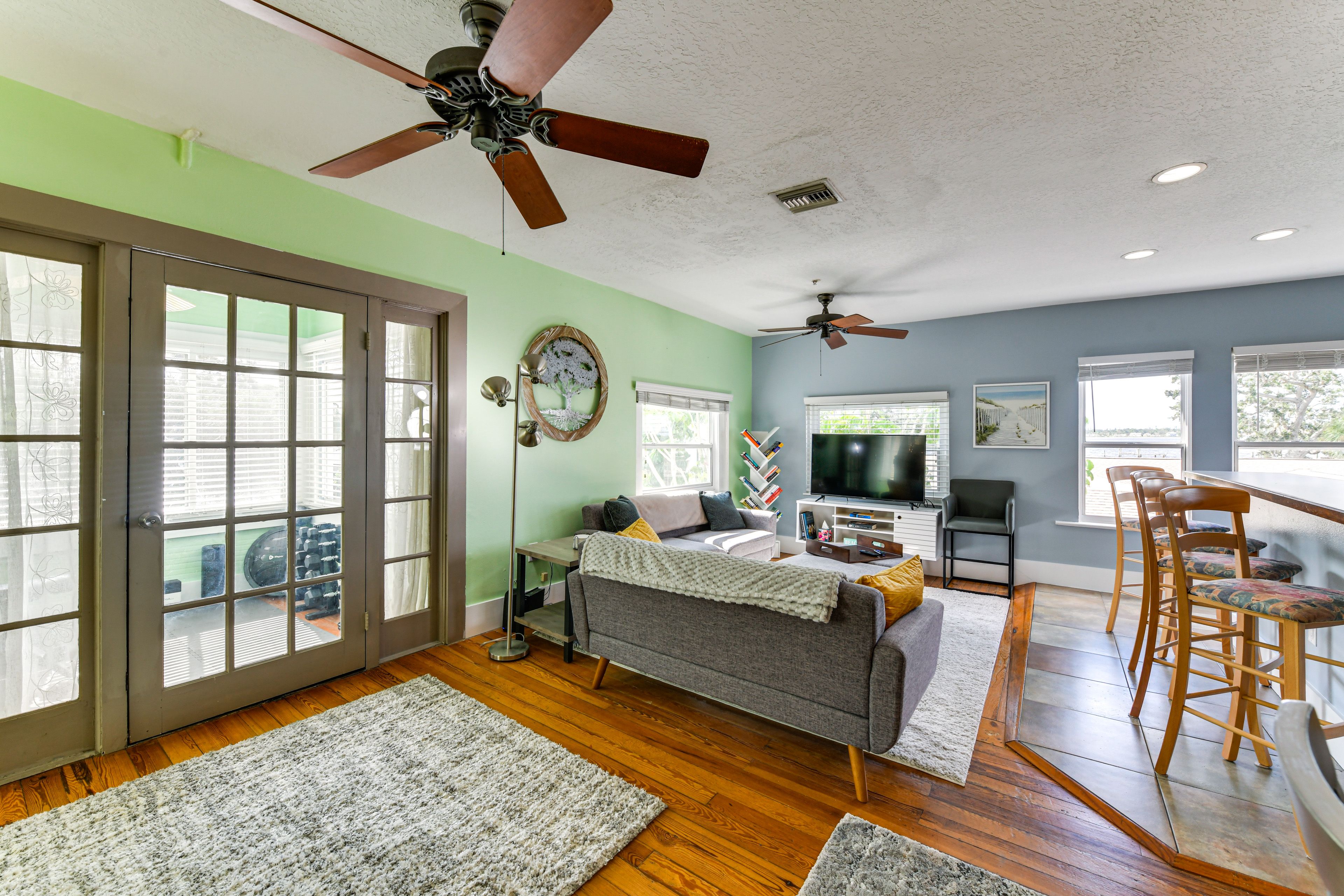 Living Area | Smart TV | 1st Floor