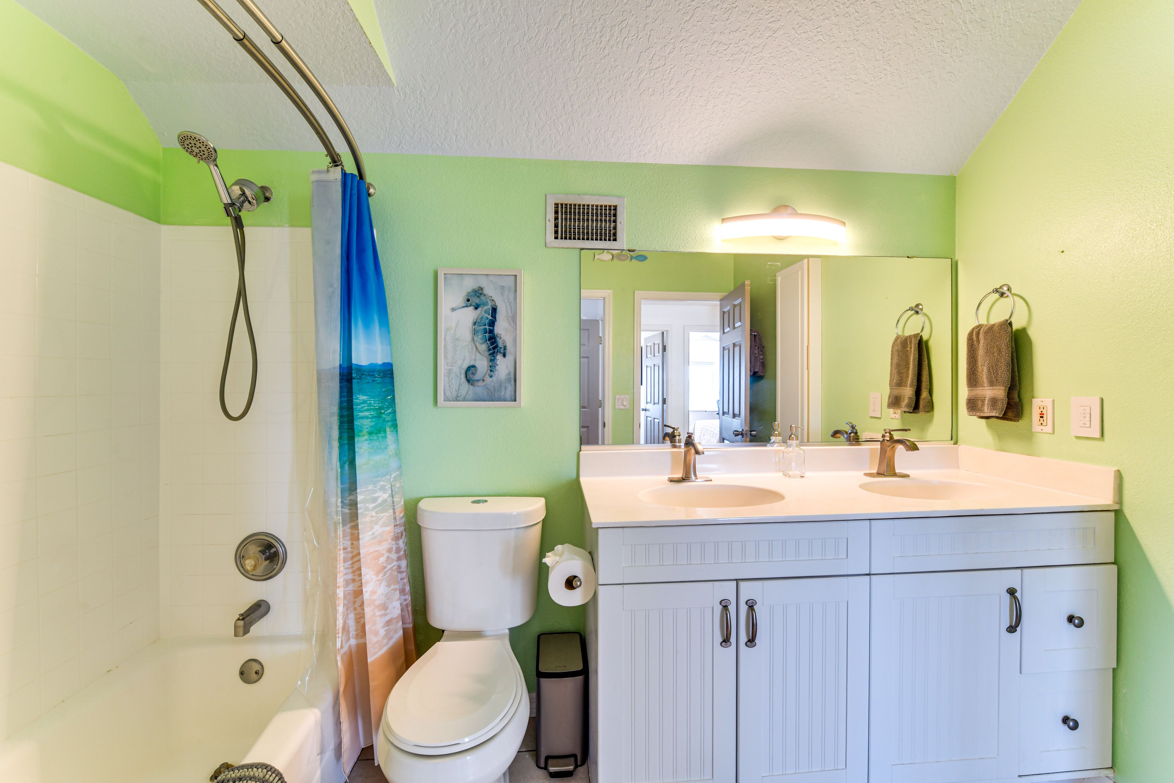 Bathroom | 2nd Floor
