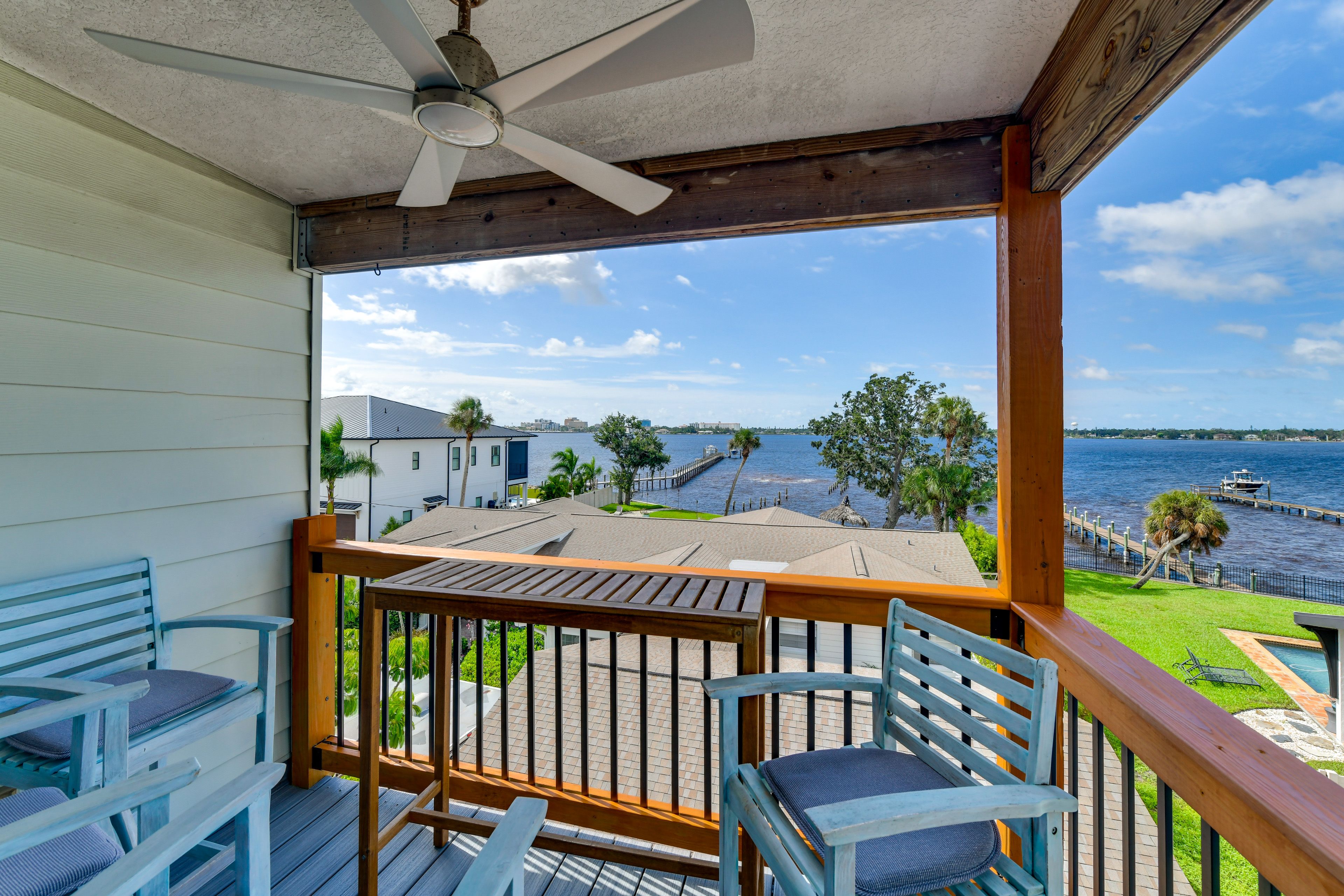 Palmetto Vacation Rental | 4BR | 2BA | 1,500 Sq Ft | Stairs Required