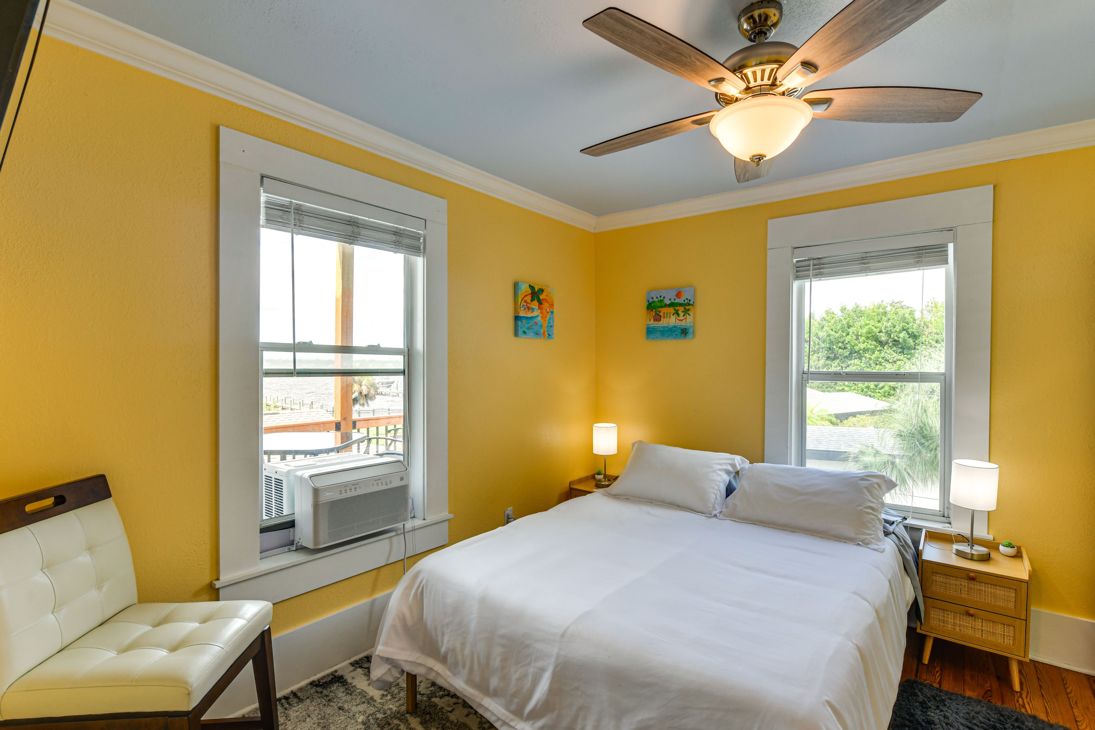 Bedroom 1 | Queen Bed | Linens Provided | 1st Floor