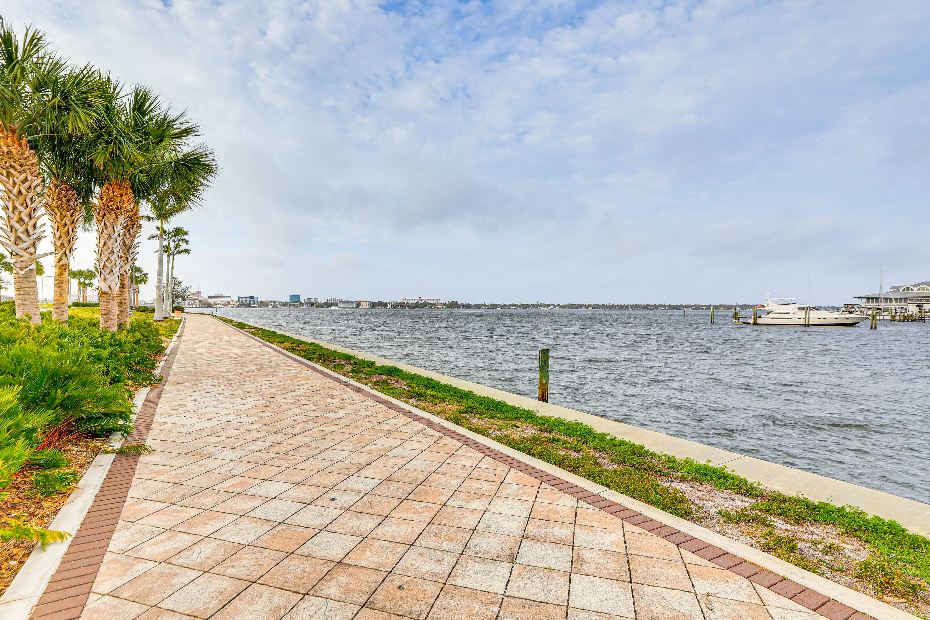 Walking Distance to Manatee River