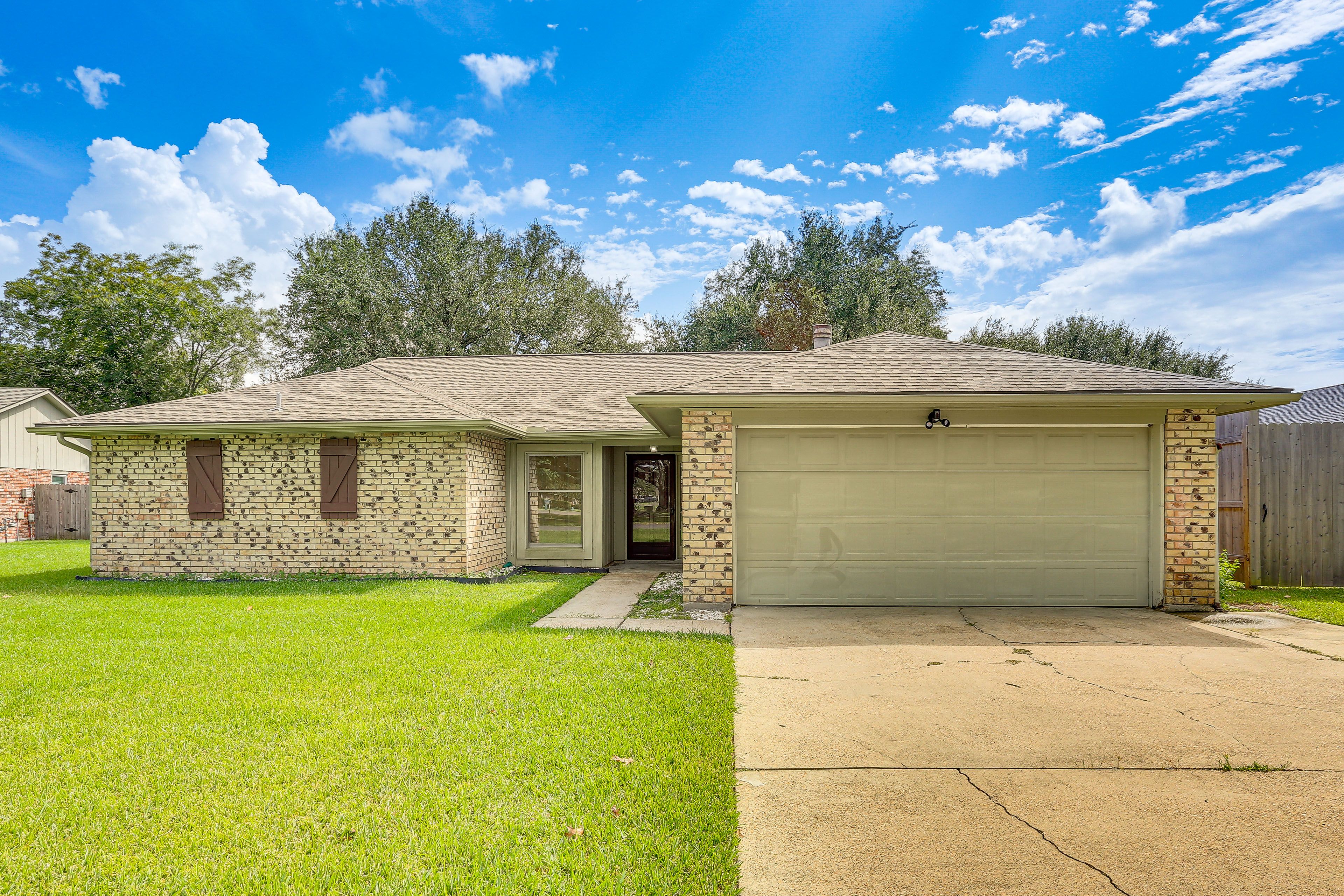 Parking | Driveway (2 Vehicles) | No Garage Access