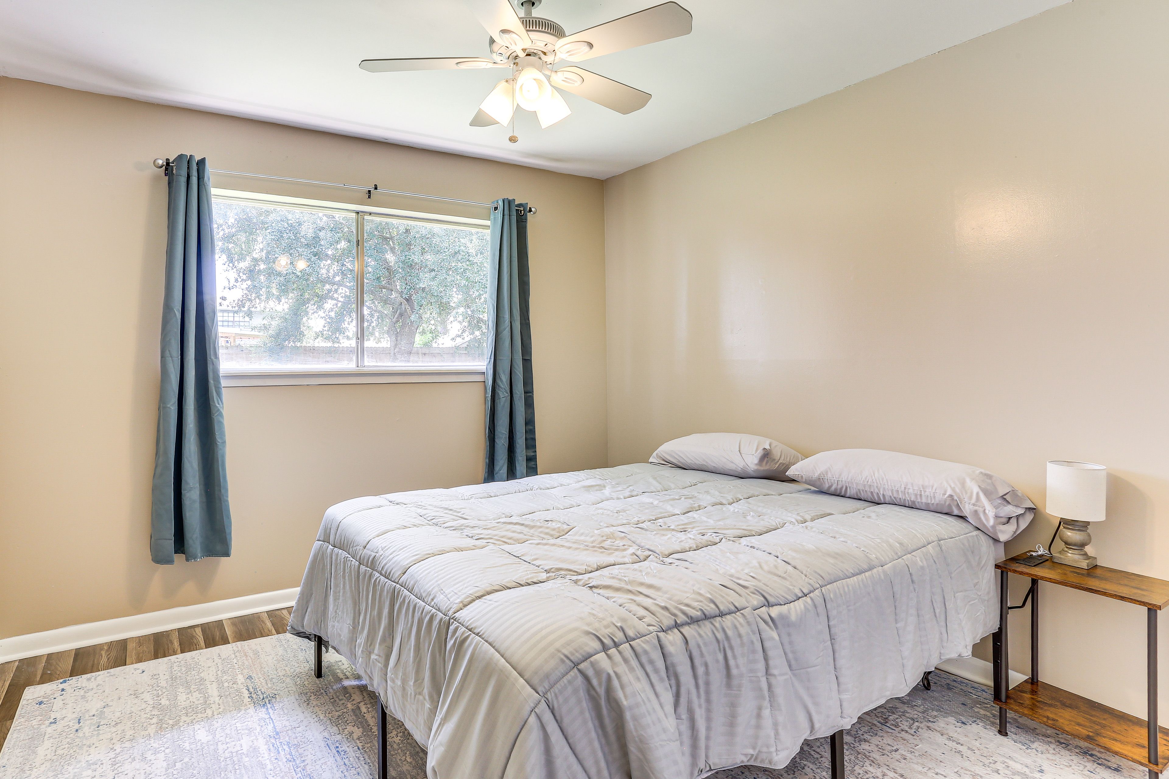 Bedroom 2 | Queen Bed