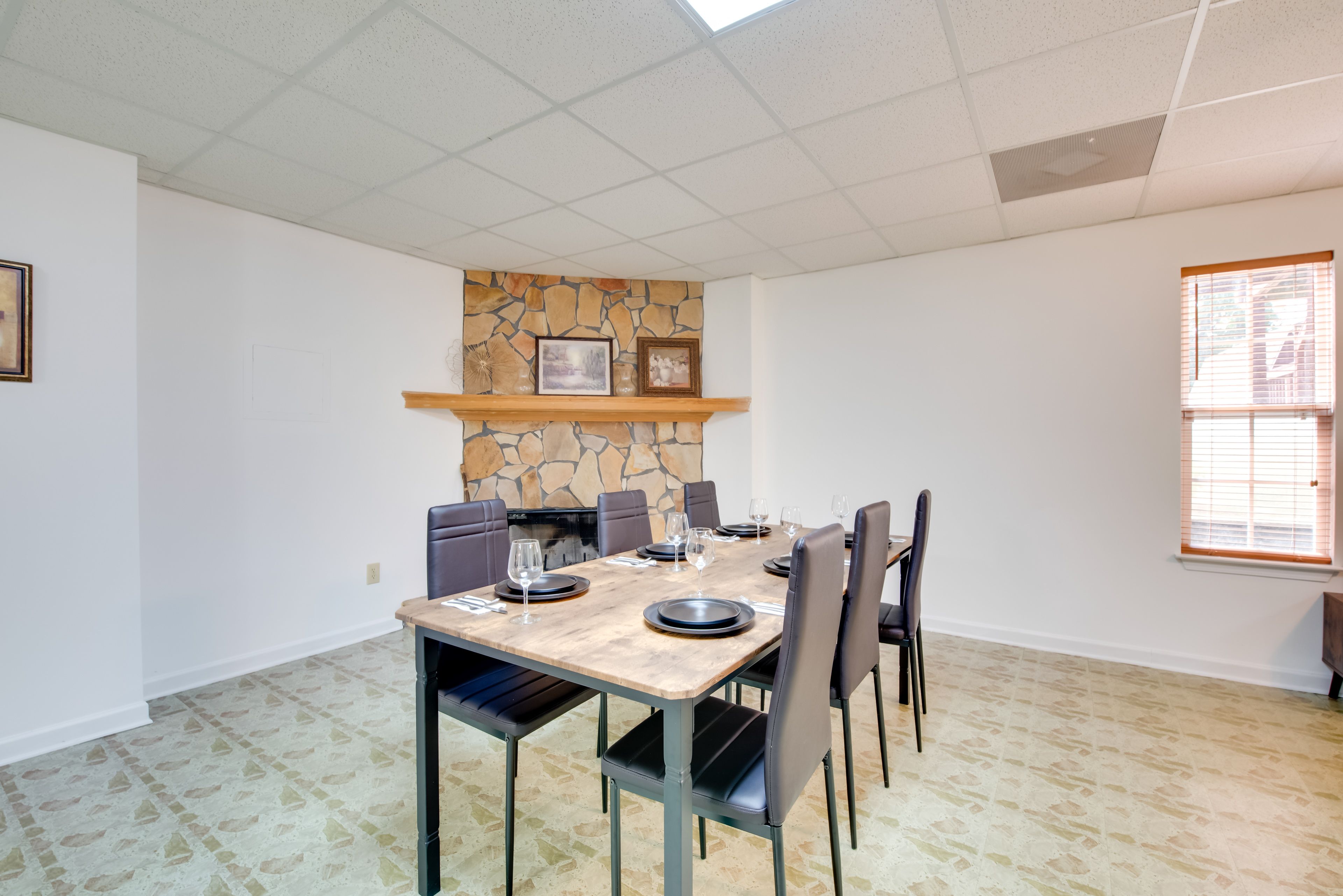 Dining Area | Free WiFi | Single-Story Unit