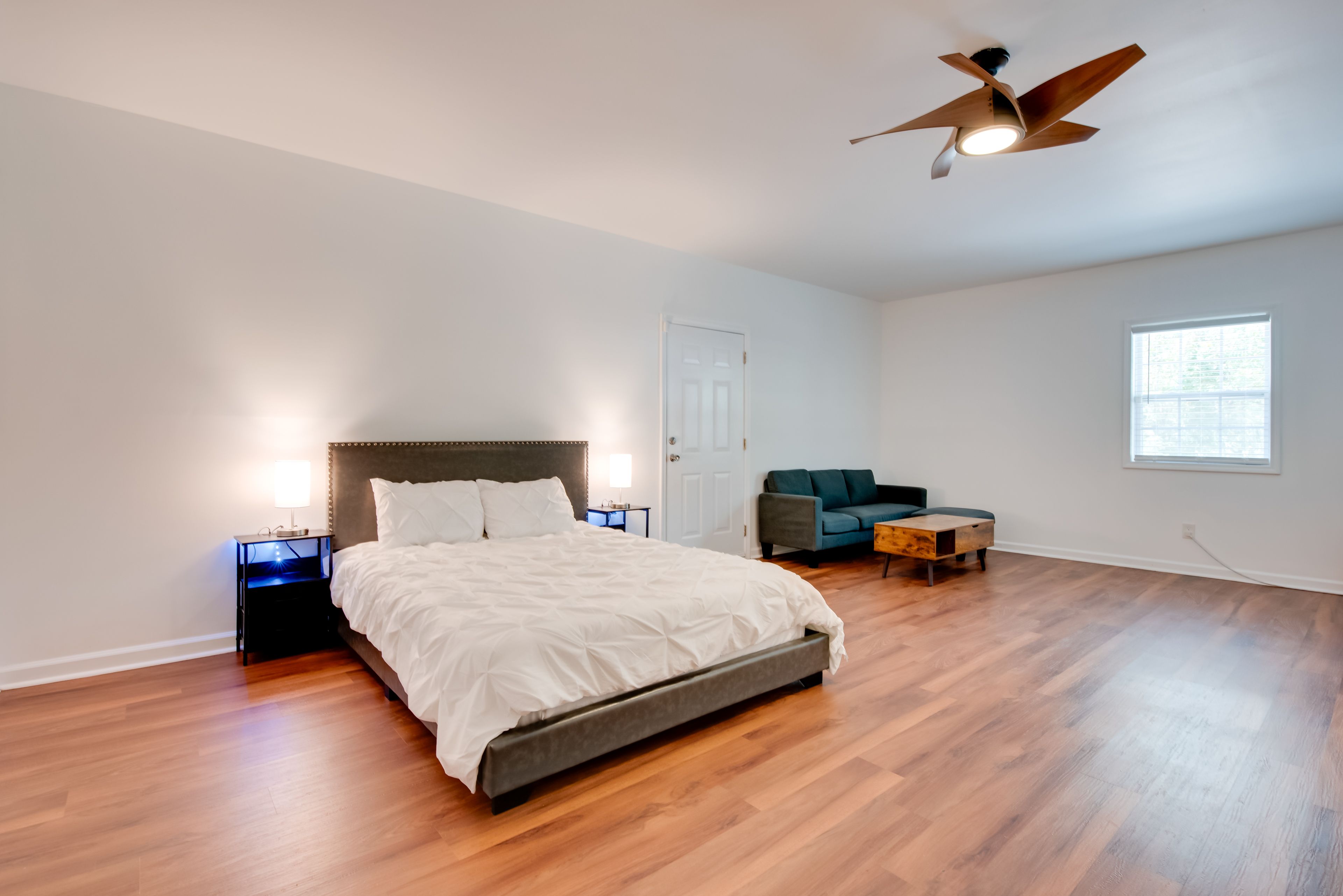 Bedroom 2 | Queen Bed | Smart TV