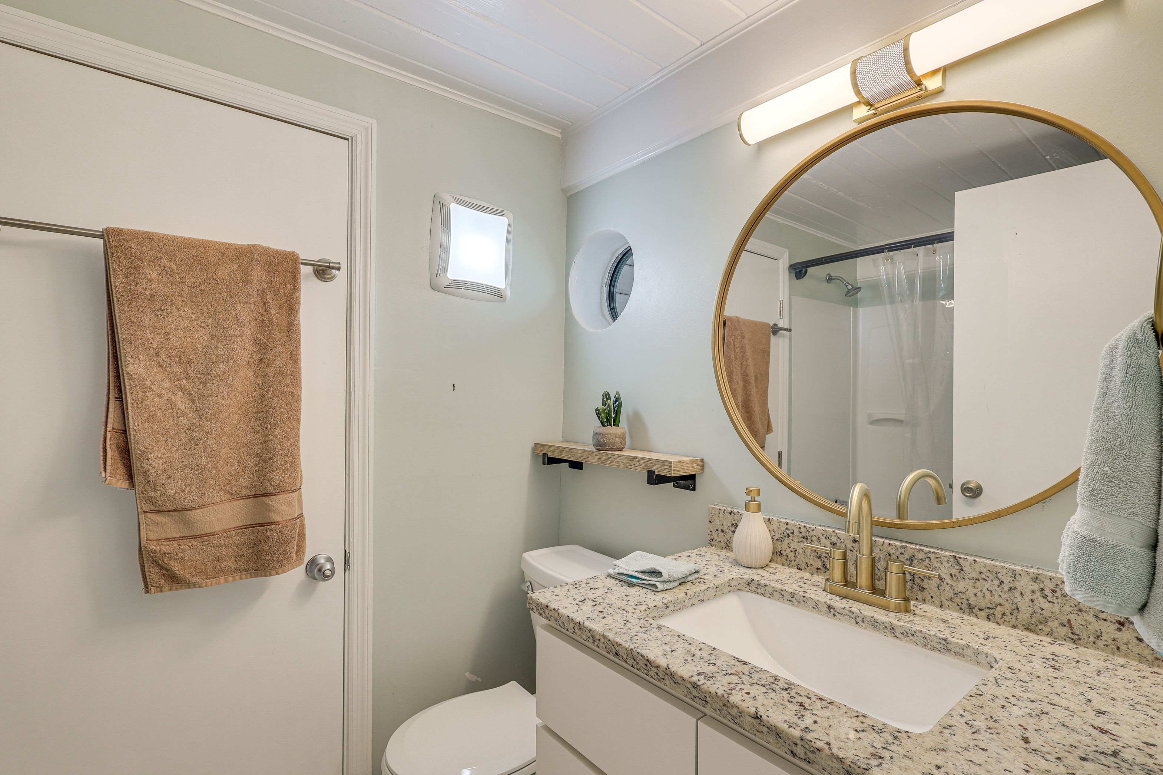 Bathroom | Upper Level