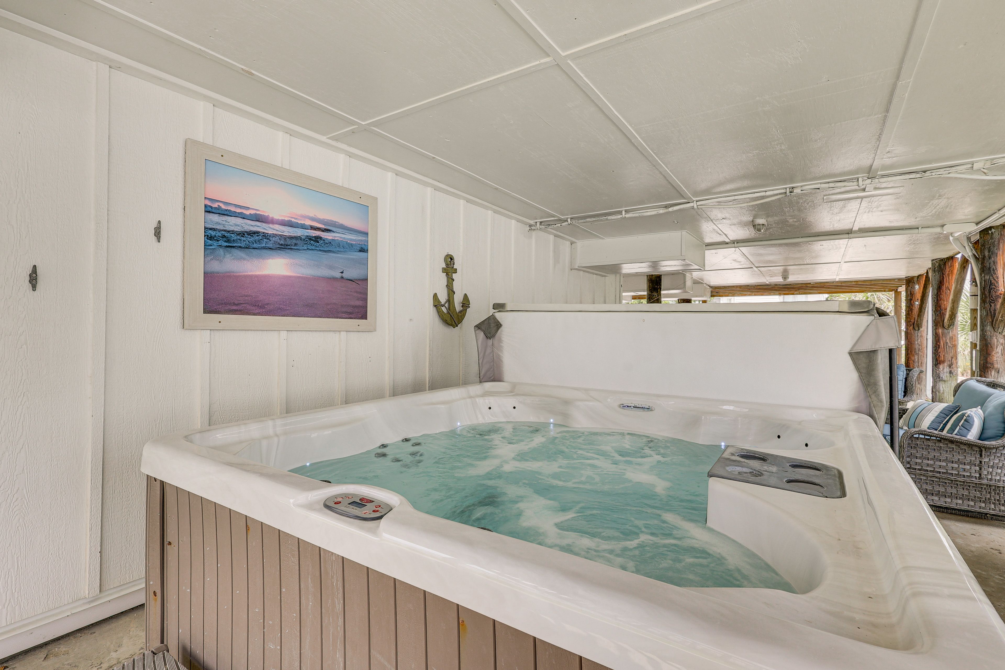 Private Hot Tub | Covered Patio