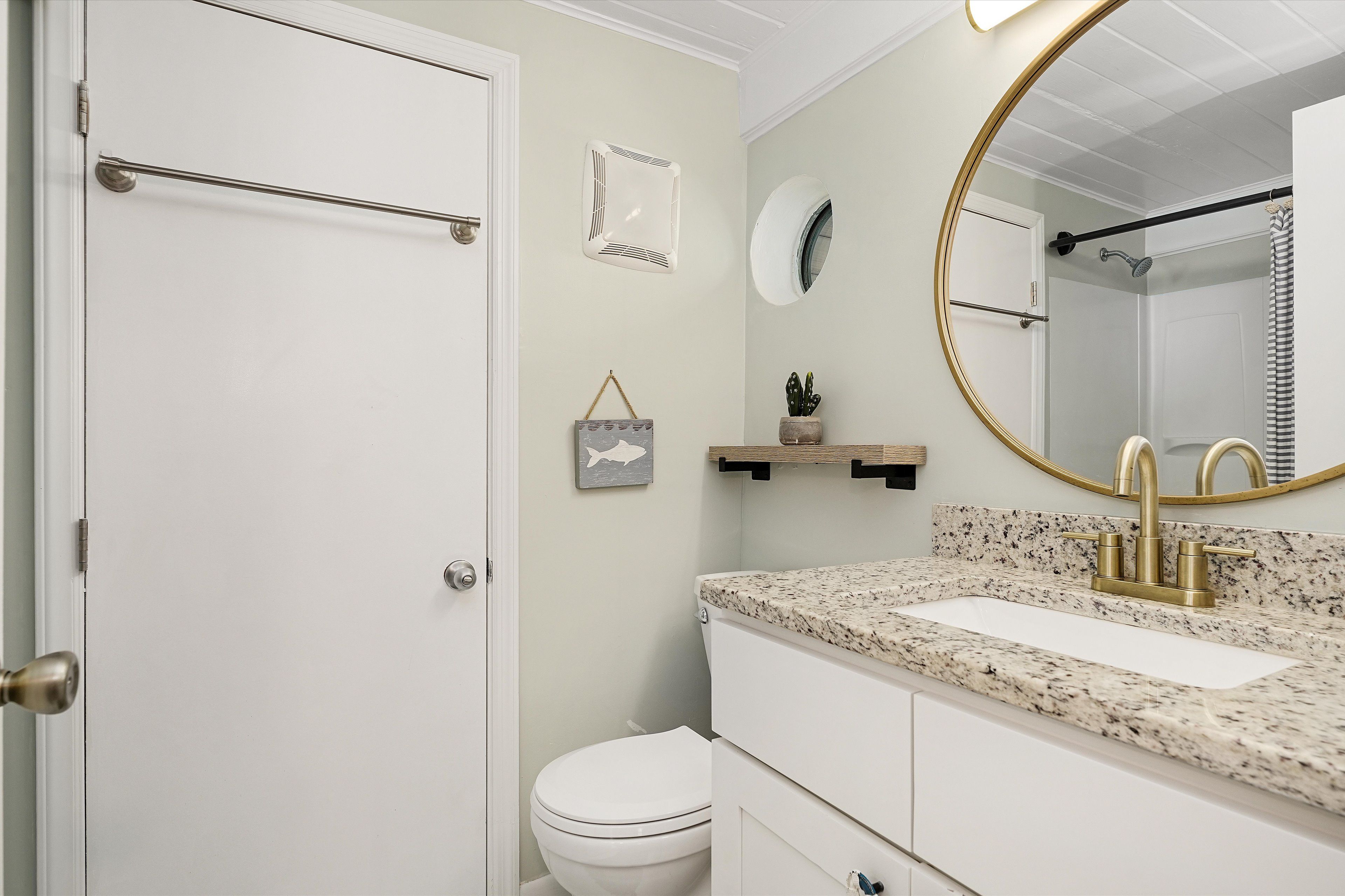 Bathroom | Upper Level