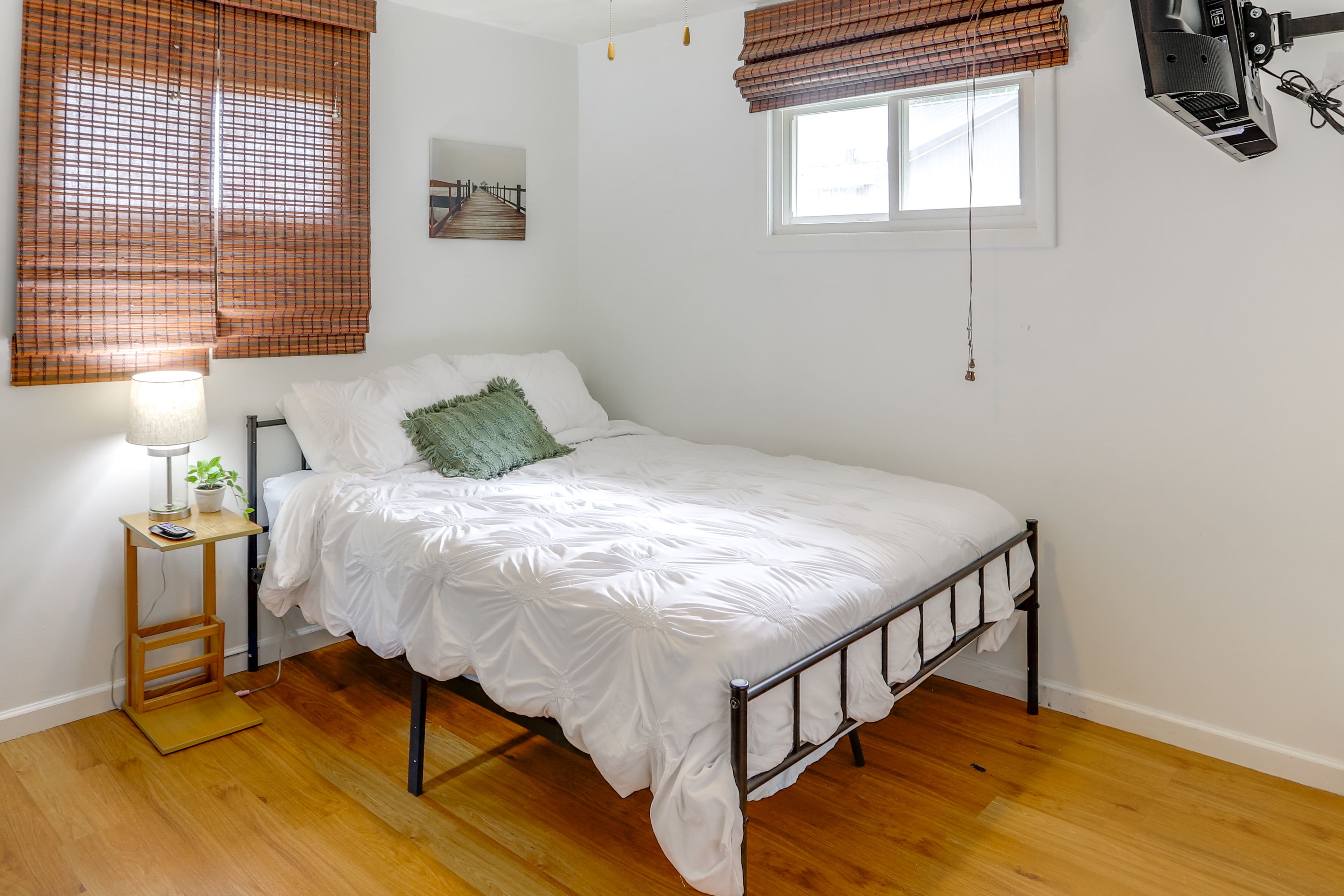 Bedroom 2 | Queen Bed