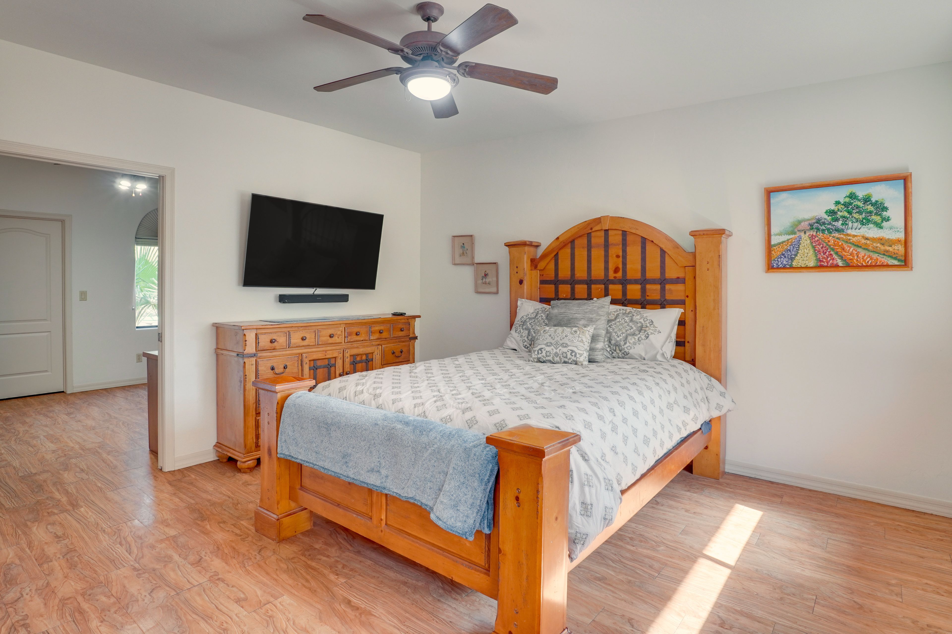 Bedroom 1 | Queen Bed | Smart TV