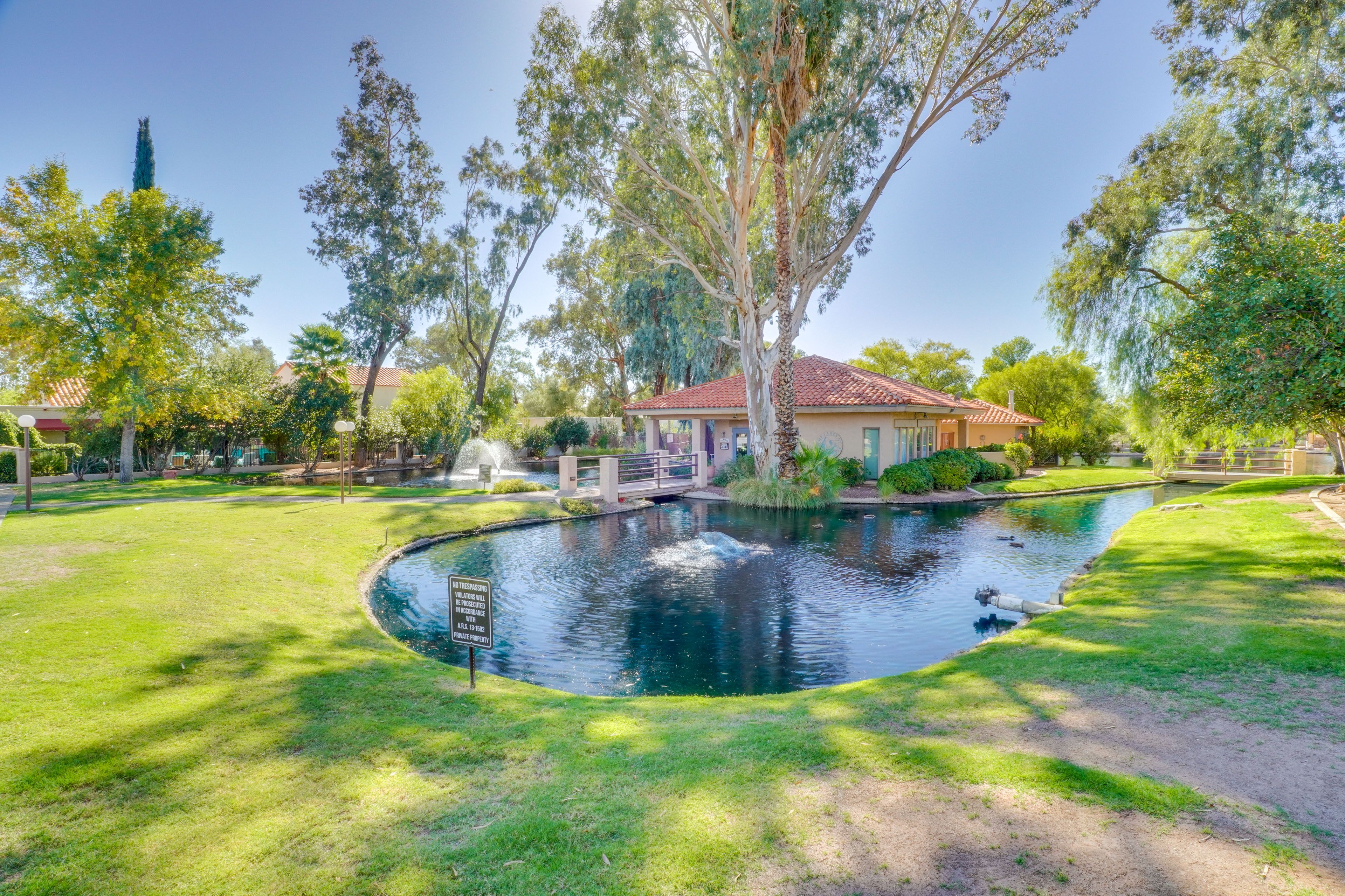 The Lakes at Castle Rock Community