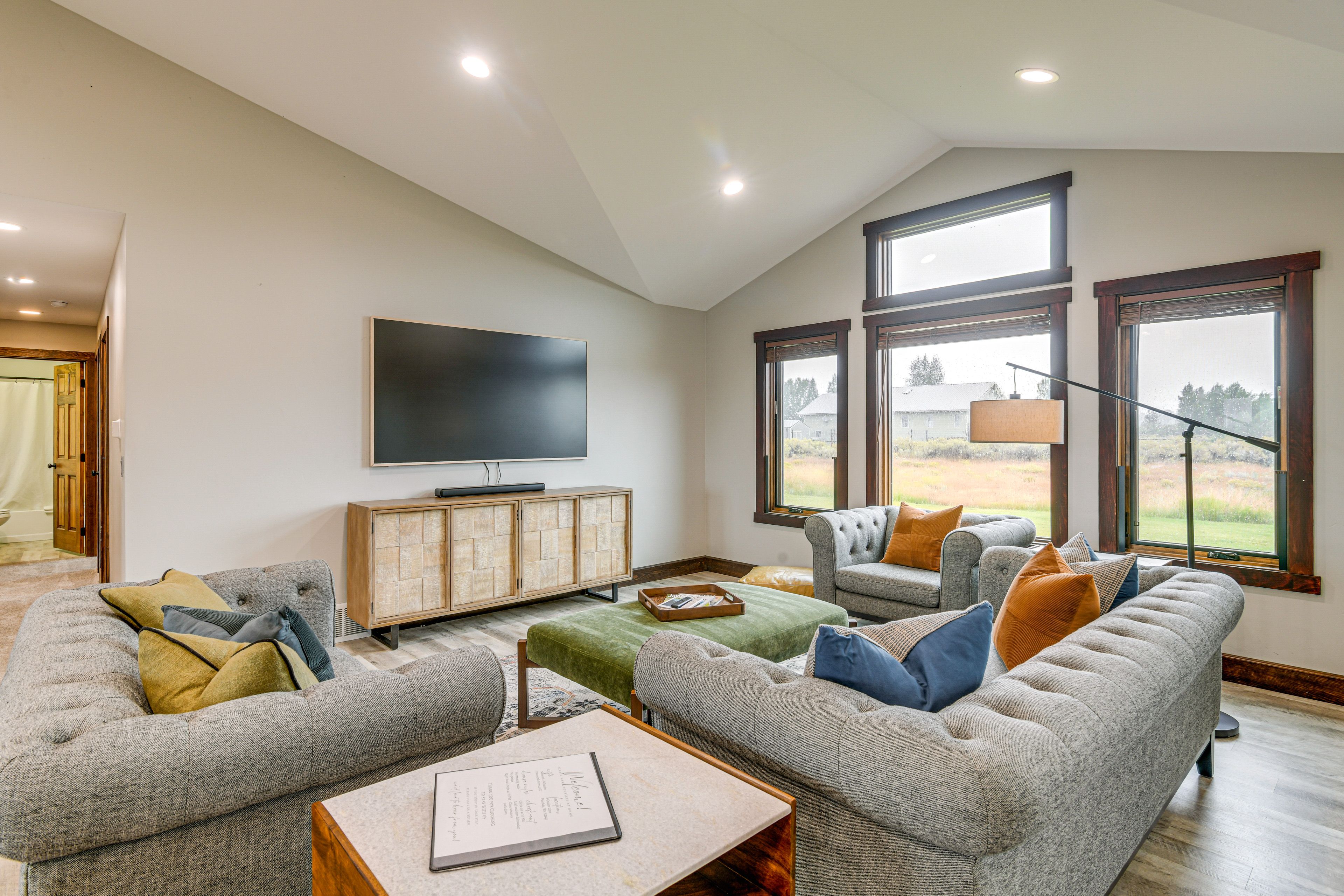 Living Room | Smart TV | Free WiFi | Central Heating