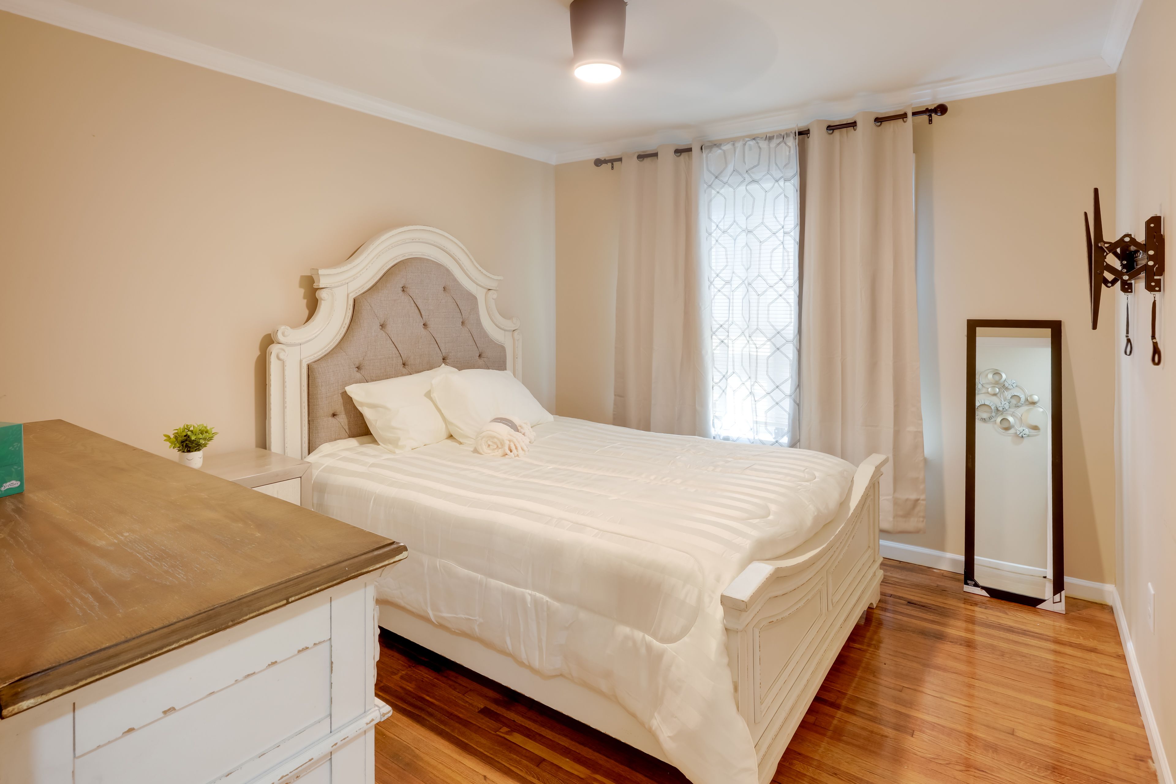 Bedroom 2 | Queen Bed