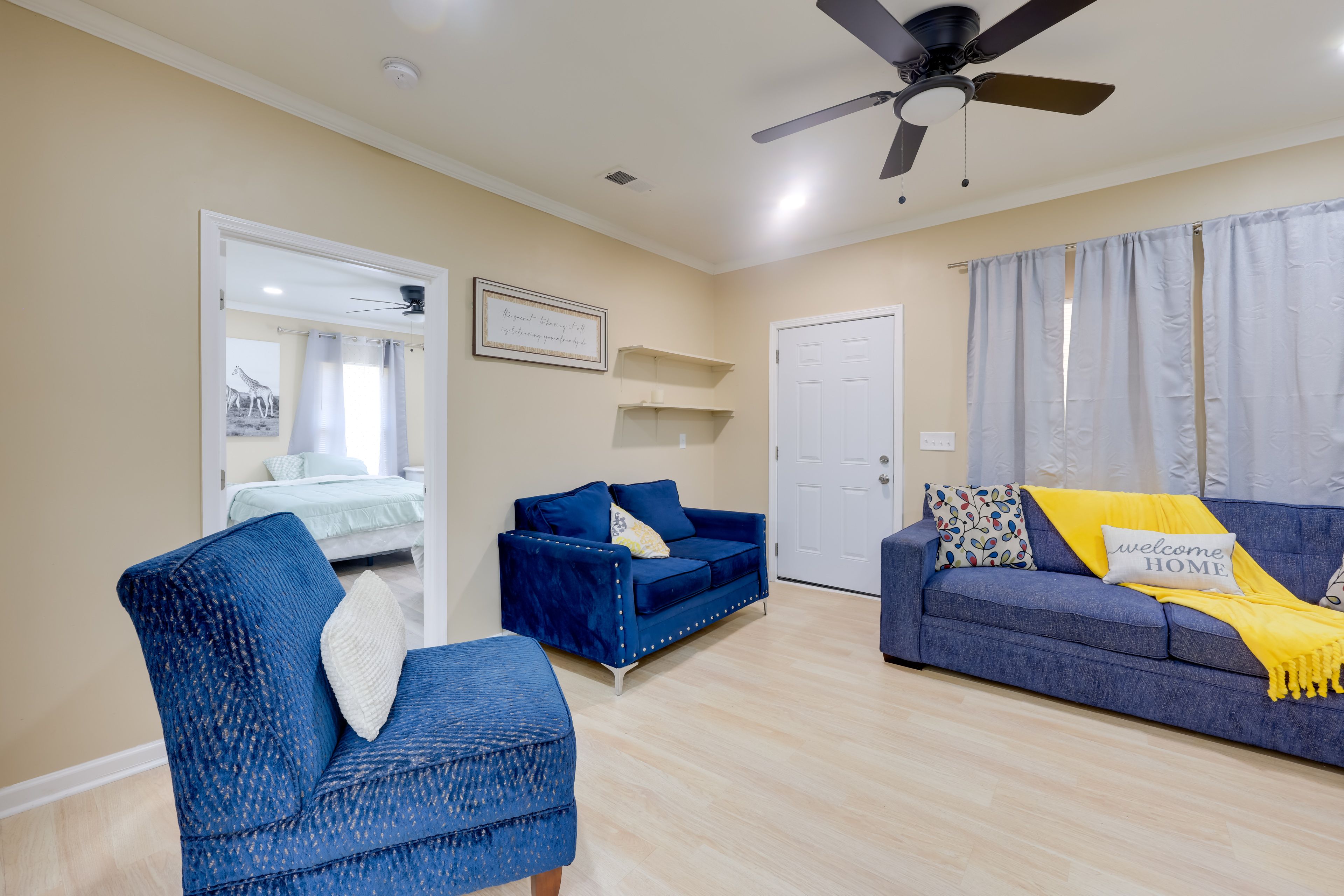 Living Room | Full Sleeper Sofa | Free WiFi | Central A/C & Heat