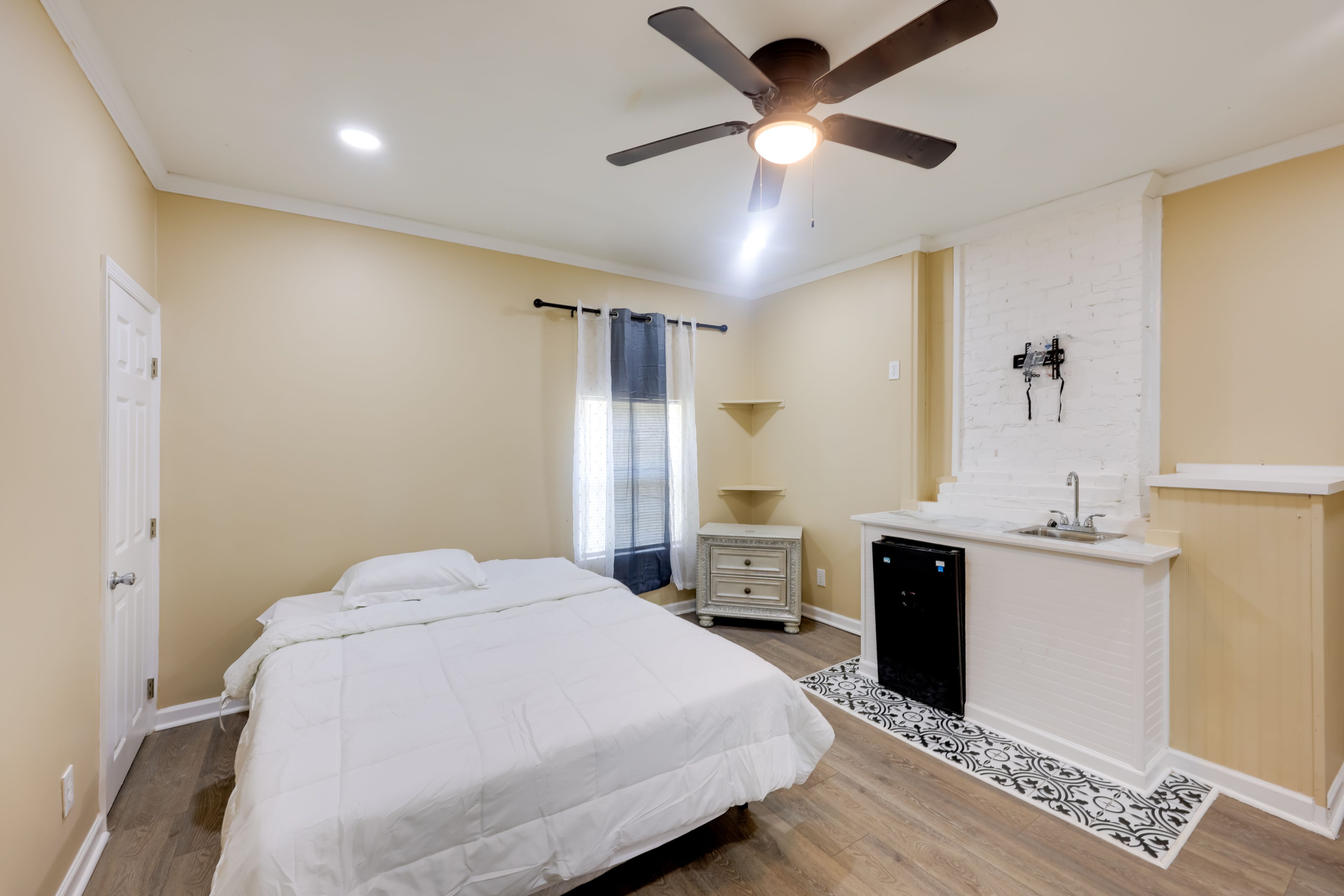 Bedroom 2 | Queen Bed