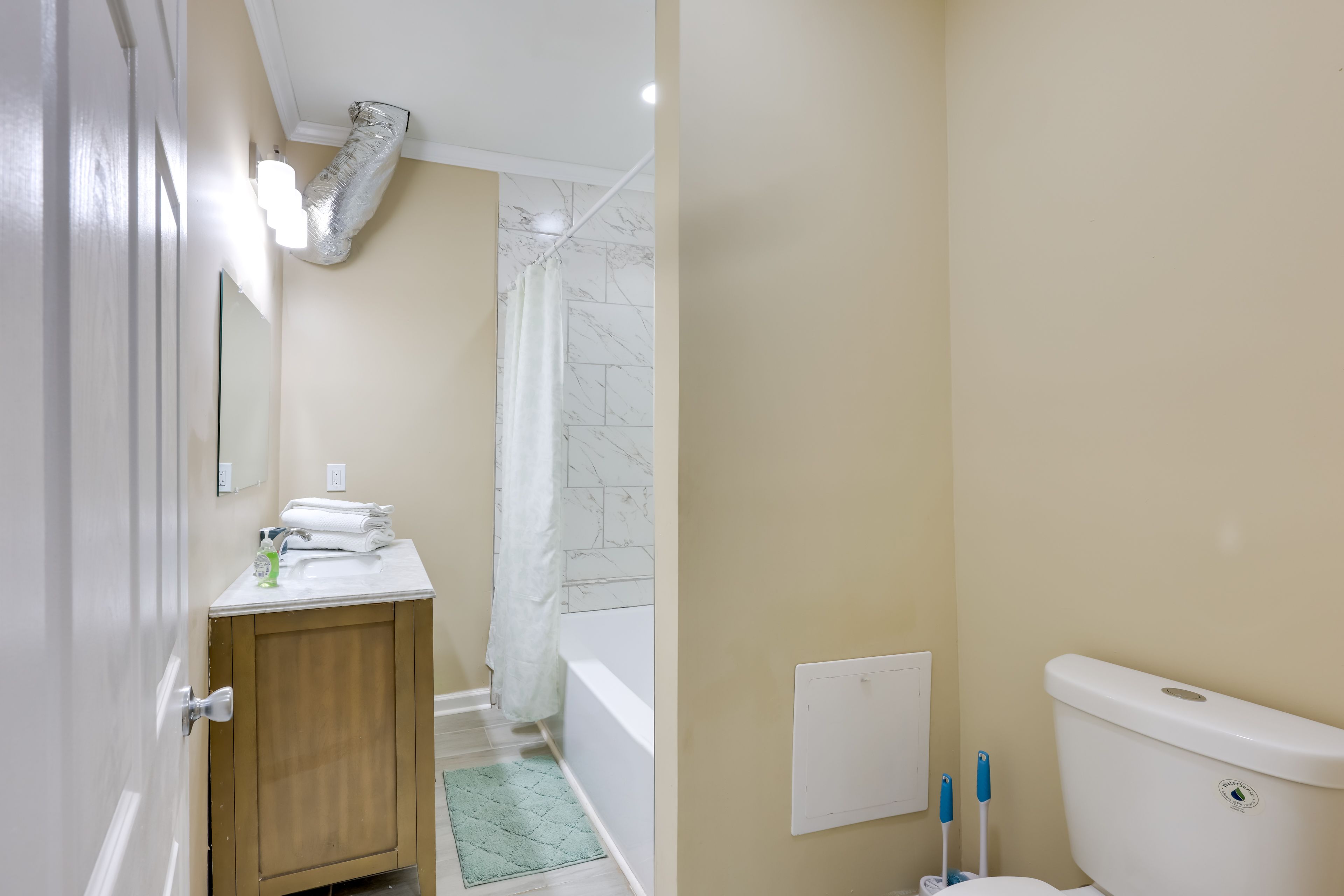 Full Bathroom