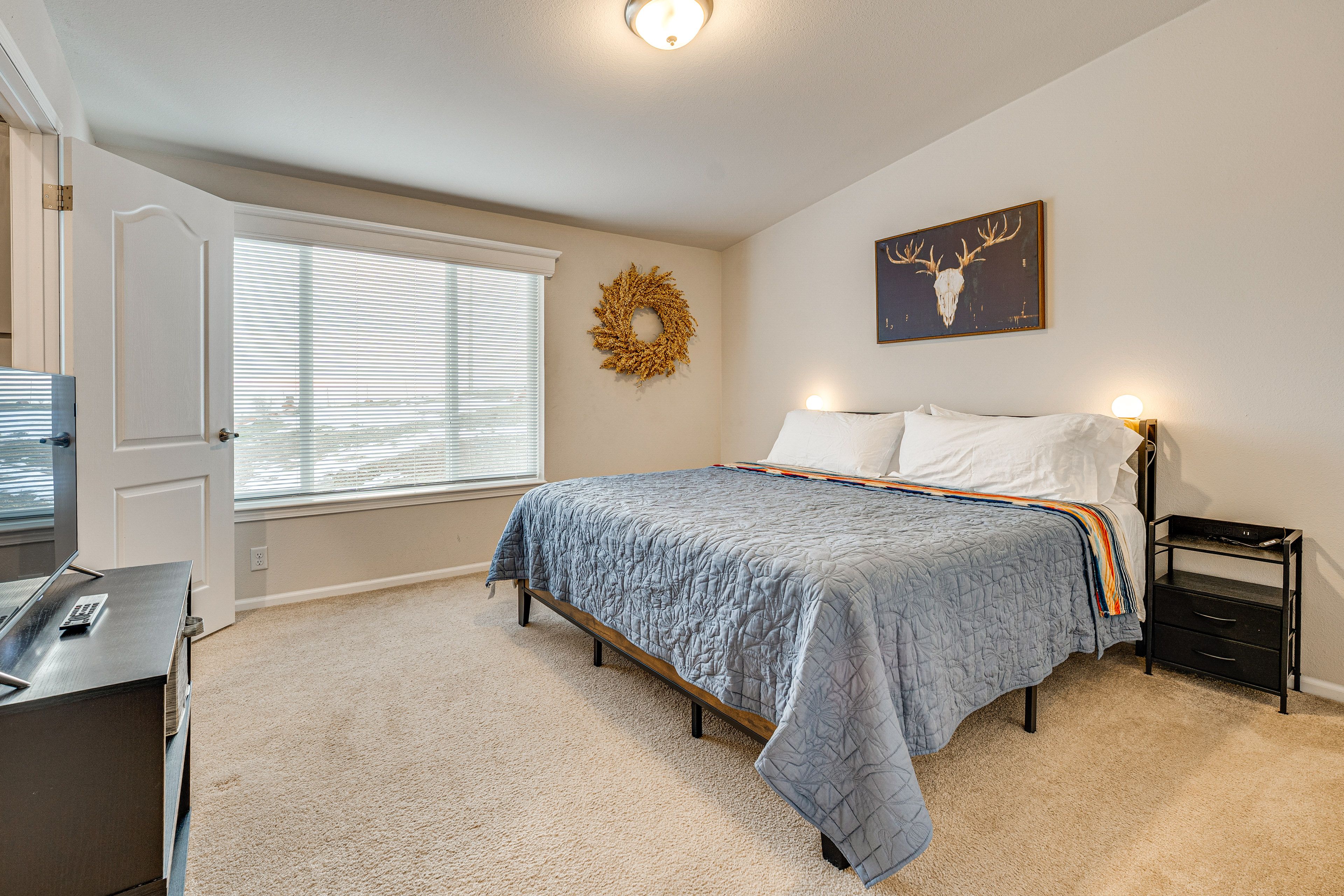 Bedroom 1 | King Bed | TV