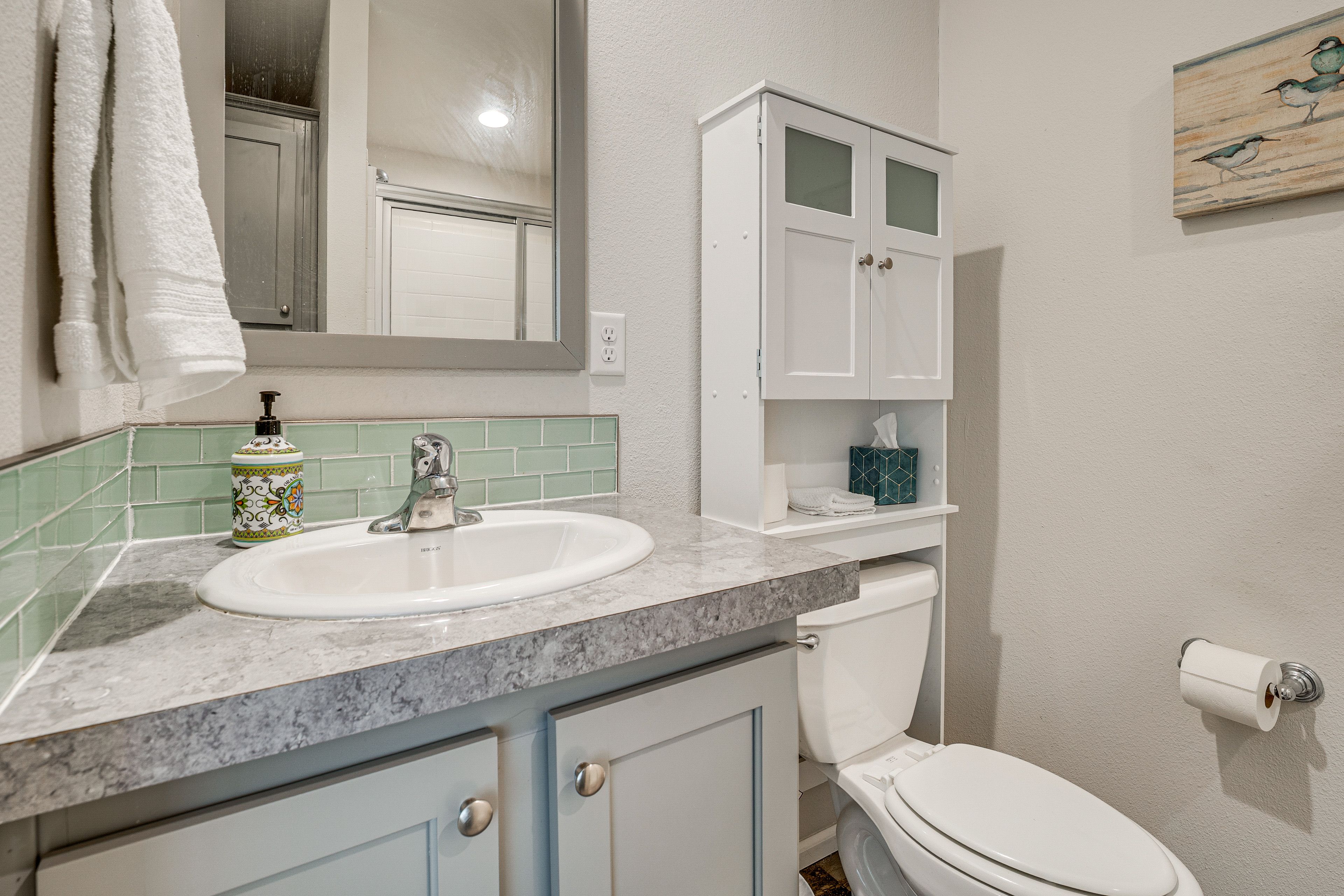 Full Bathroom | Towels Provided