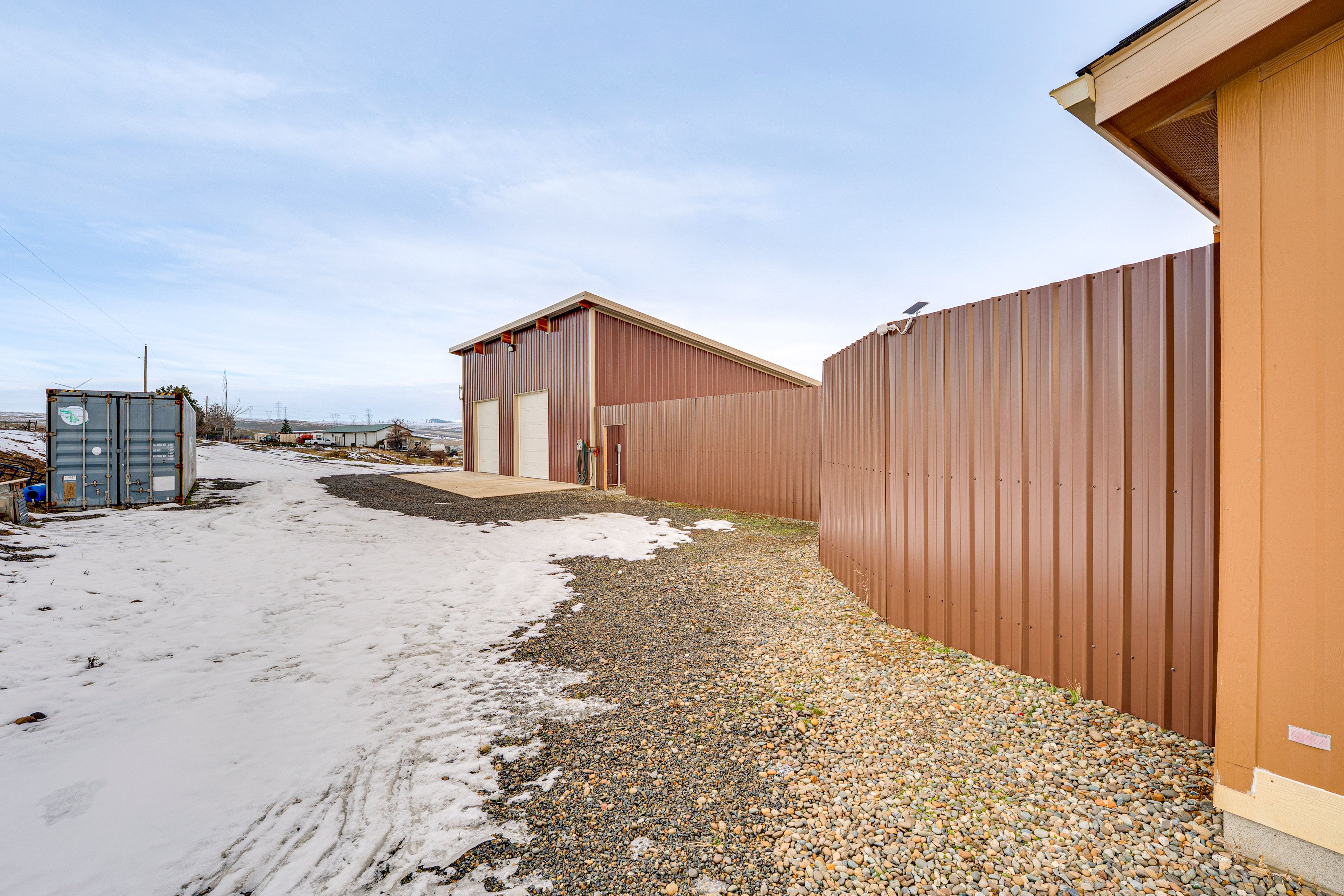 Parking | Driveway (4 Vehicles) | RV Pad w/ Hookups