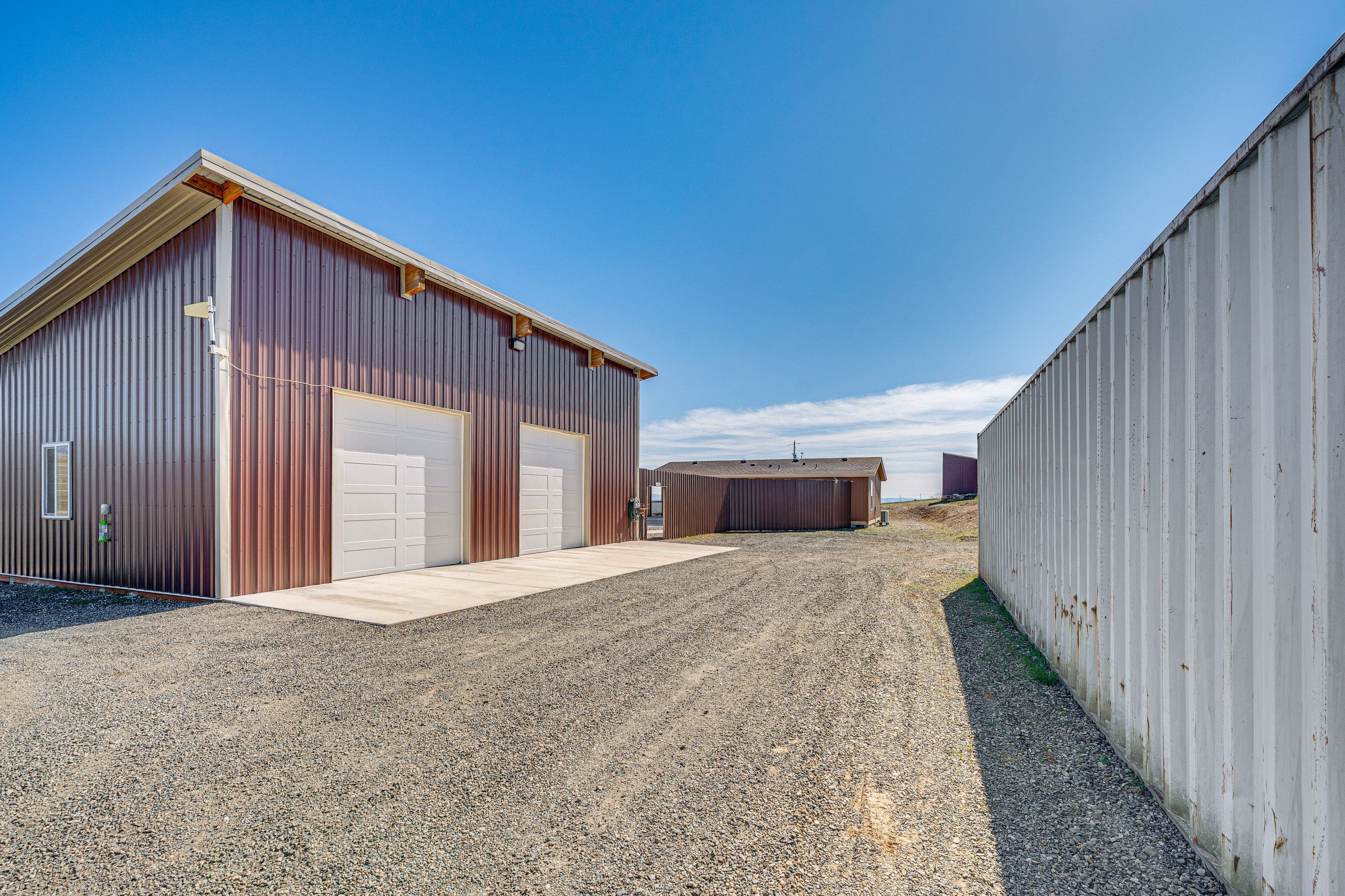 Parking | Driveway (4 Vehicles) | RV Pad w/ Hookups