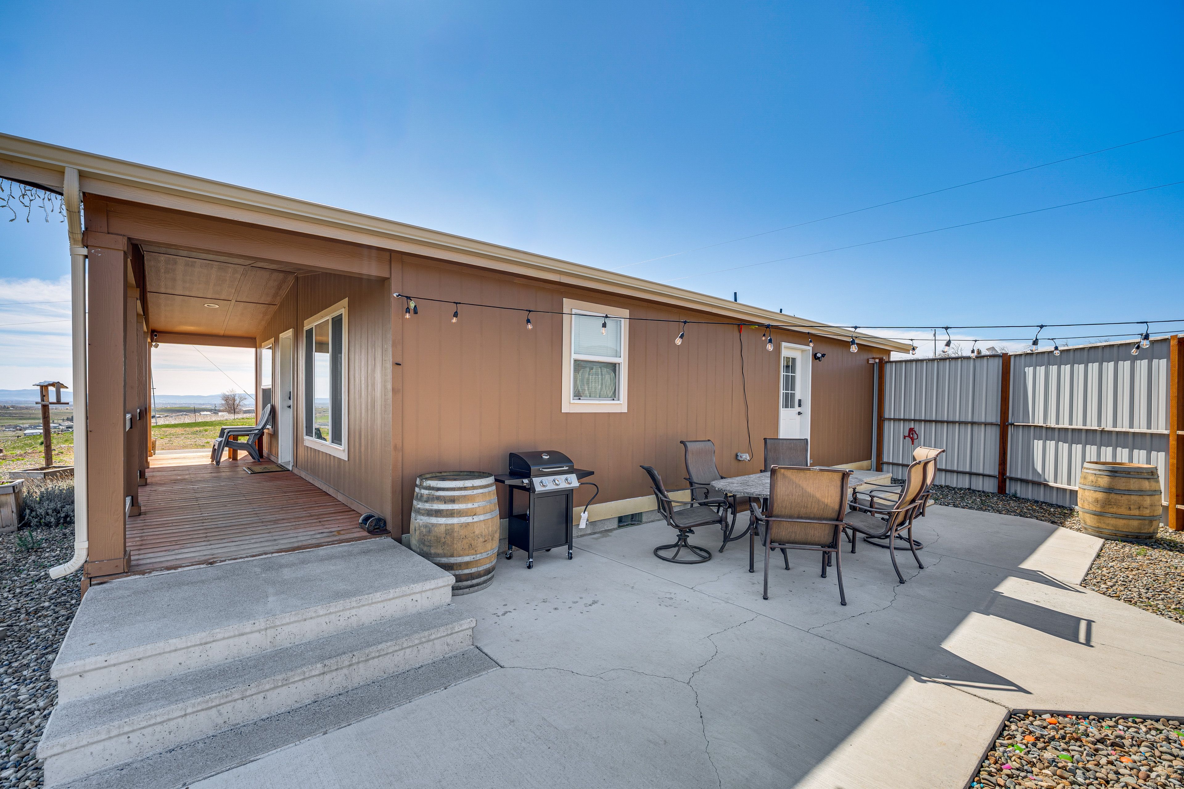 Property Exterior | Private Patio