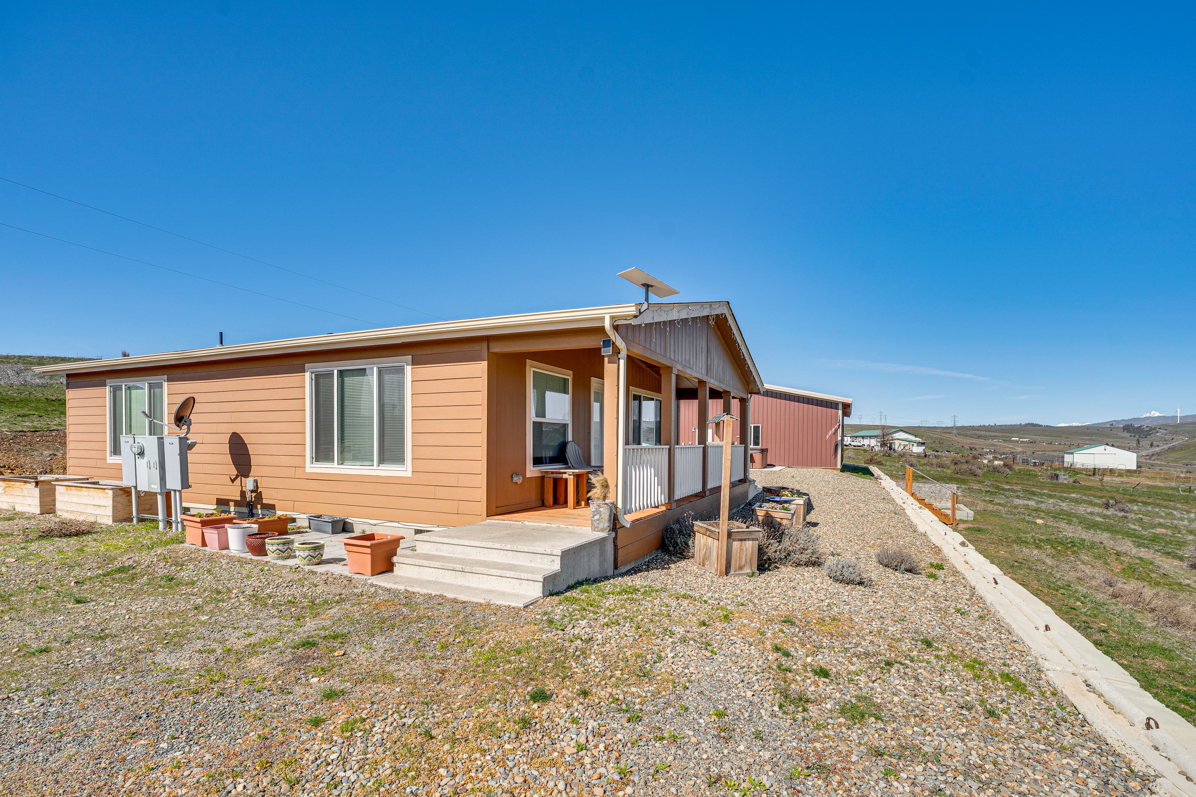 House Exterior | Covered Porch | Mountain Views