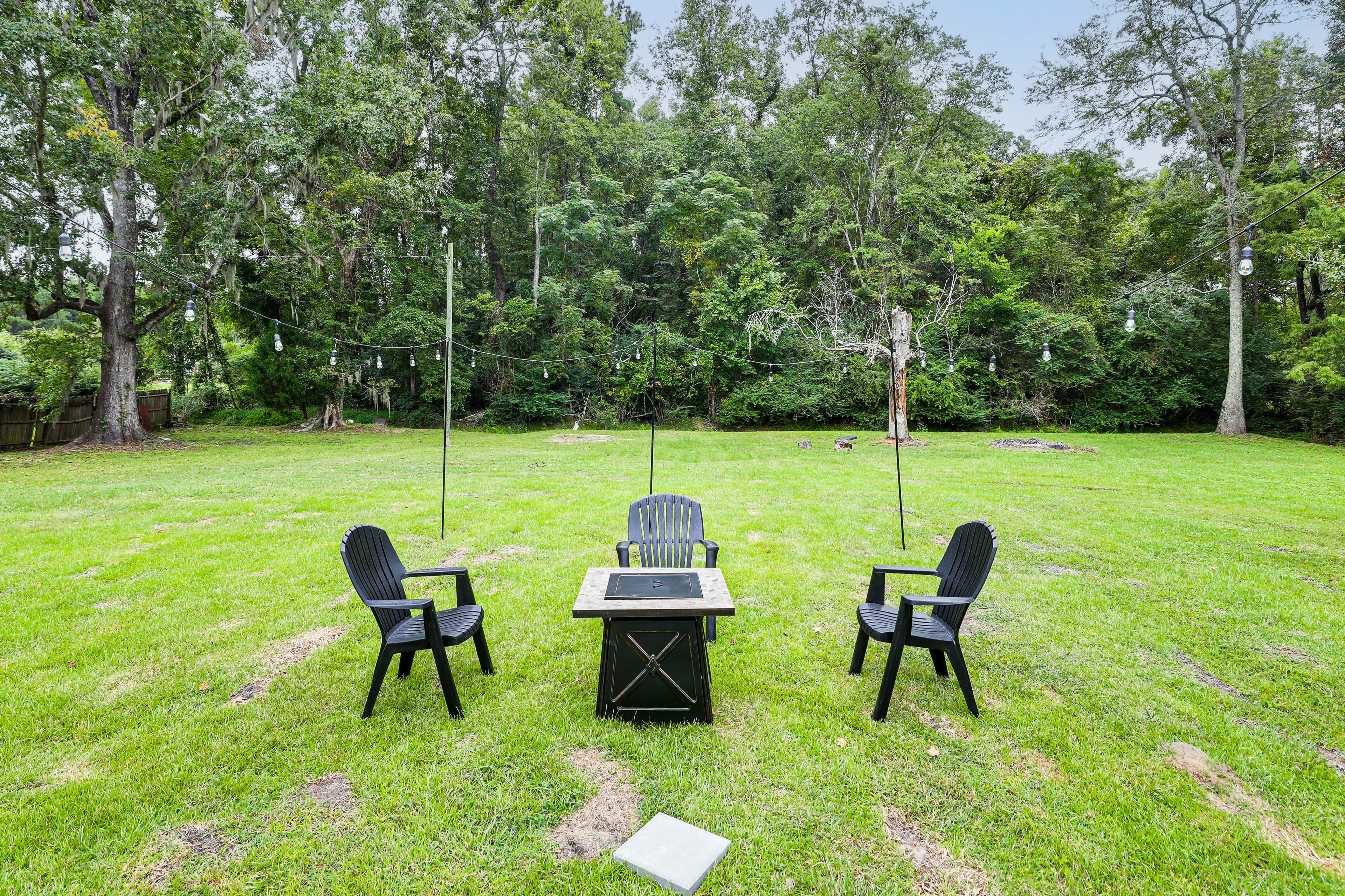 Private Backyard | Gas Fire Pit | Gas Grill | Seating