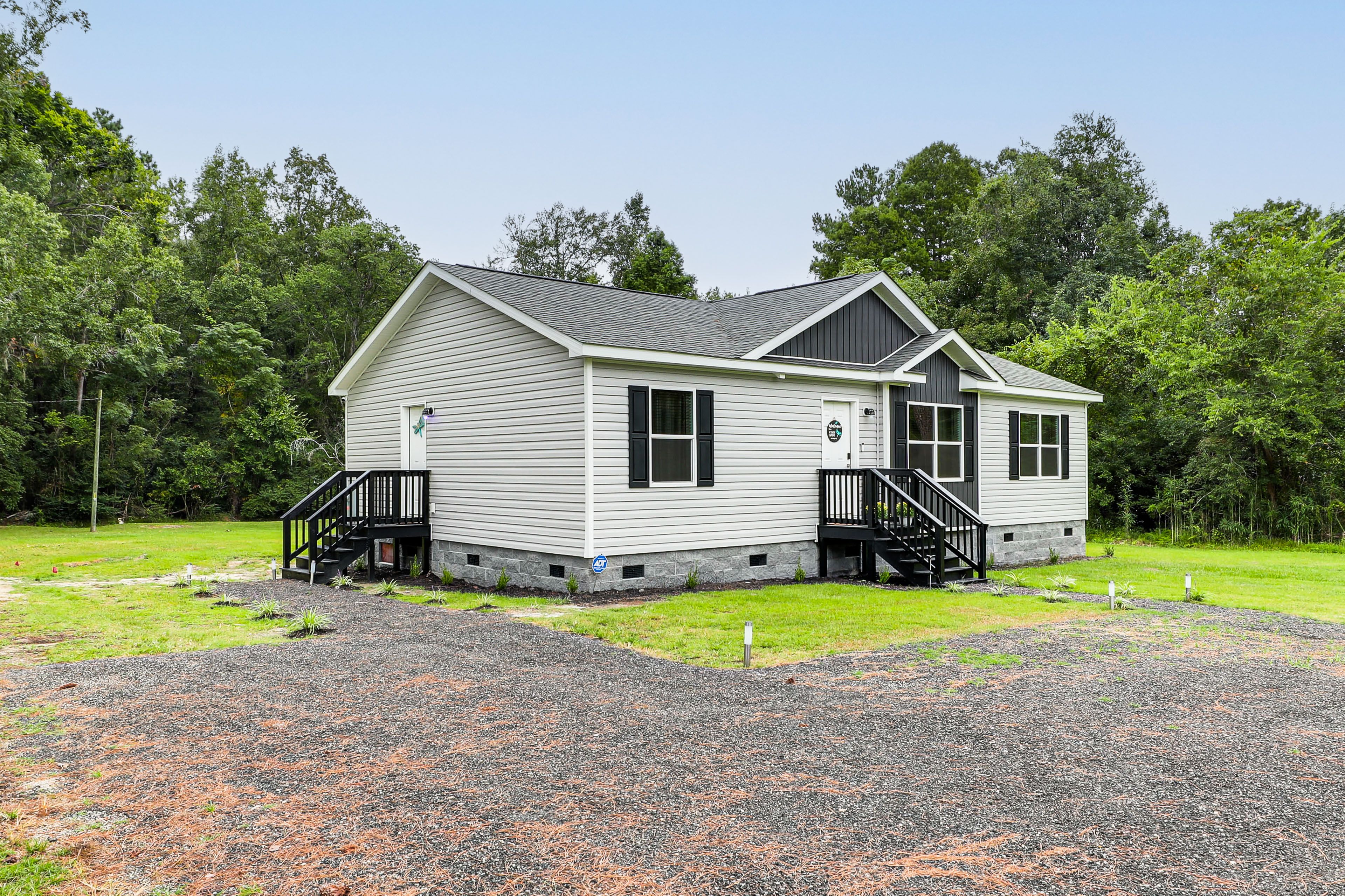 Parking | Gravel Driveway (2 Vehicles)