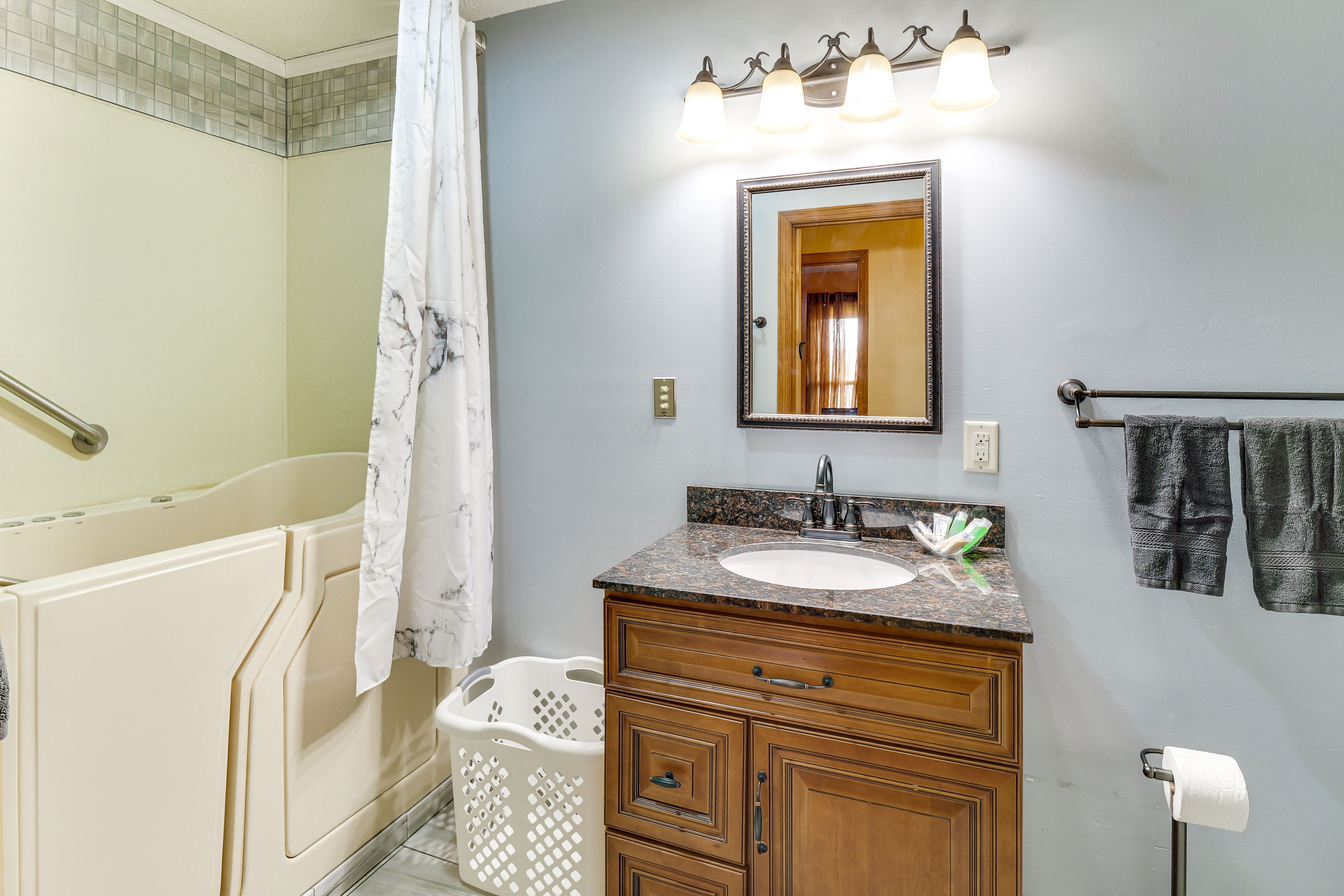 Full Bathroom