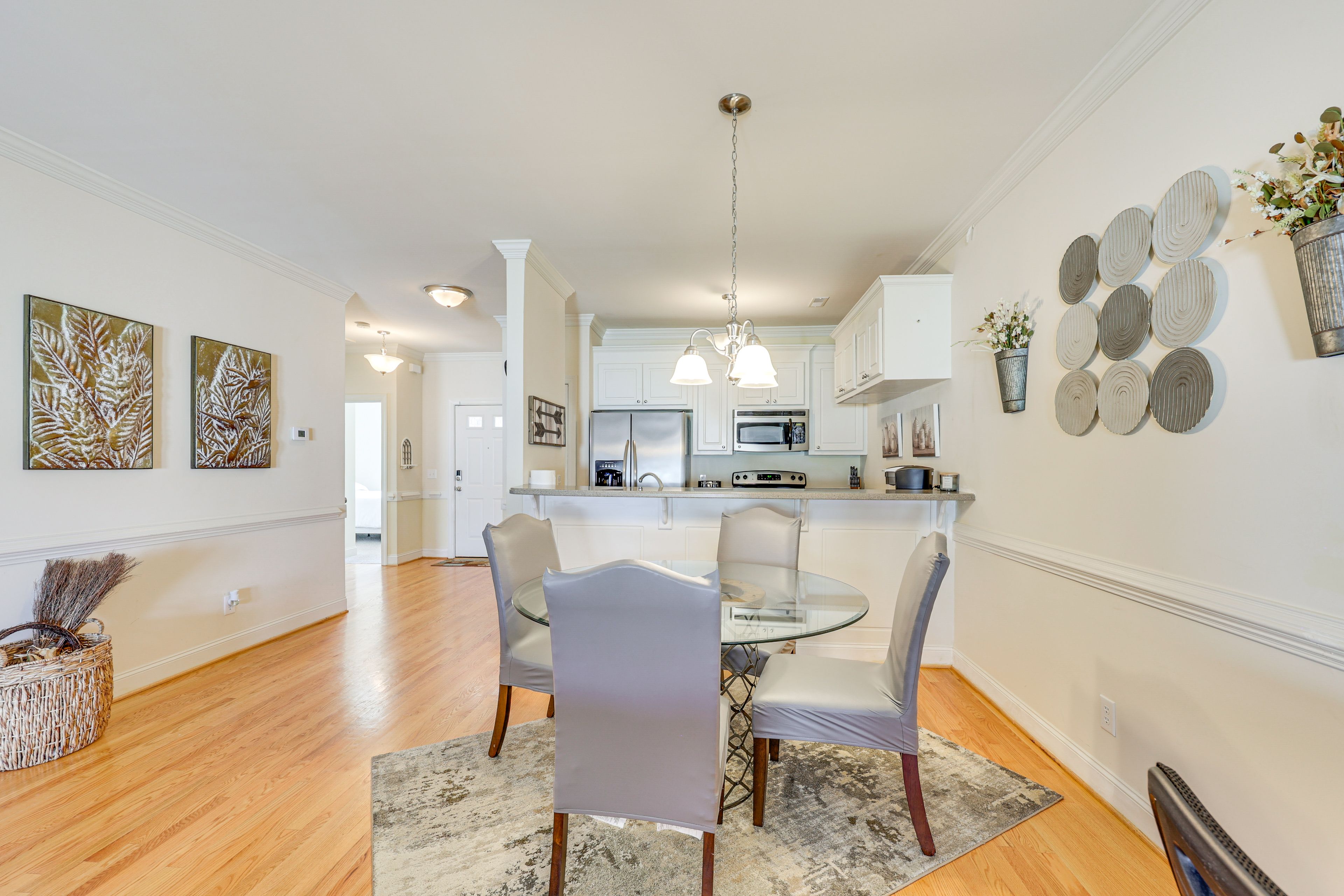 Dining Area | Dishware/Flatware
