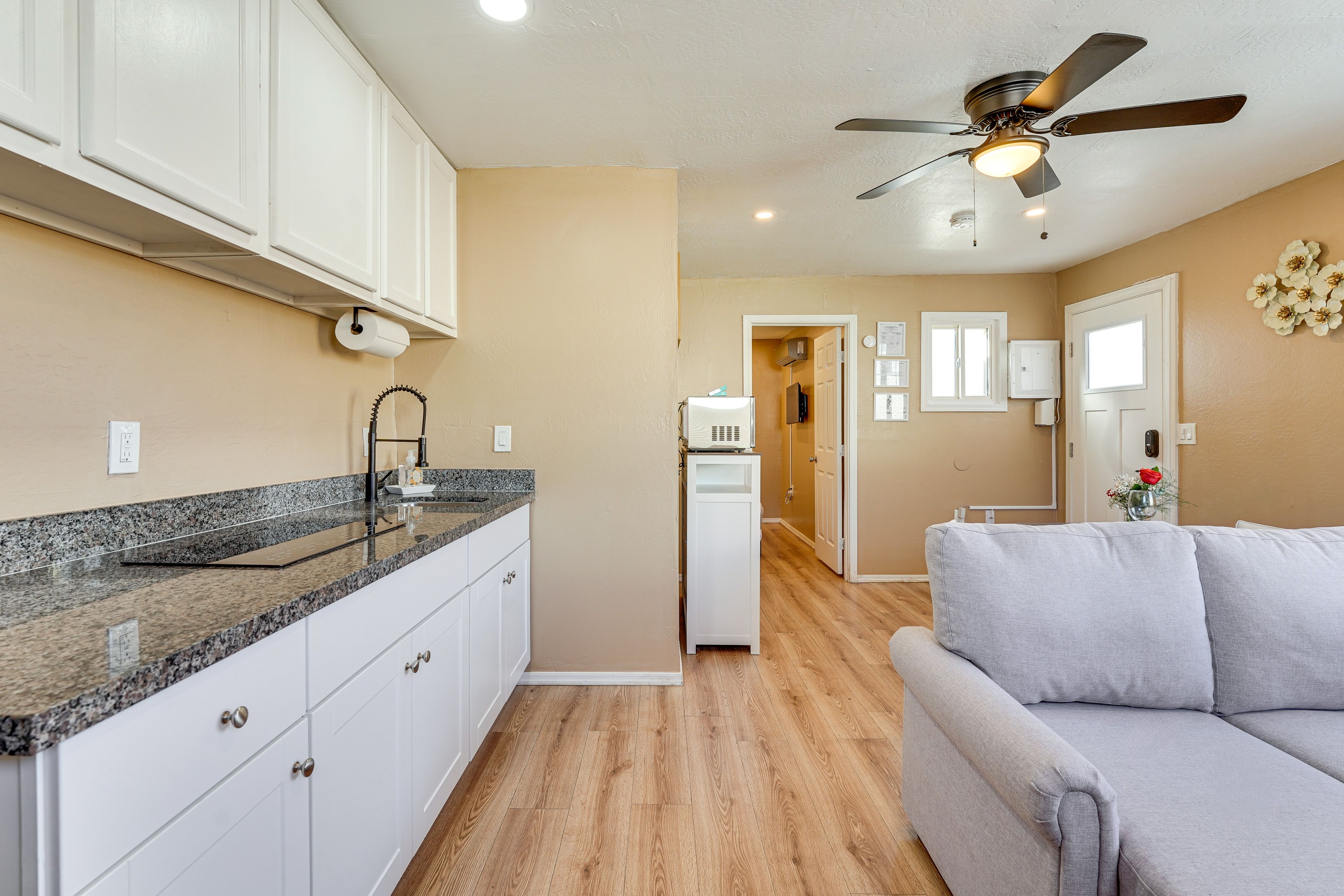 Kitchenette | Trash Bags/Paper Towels