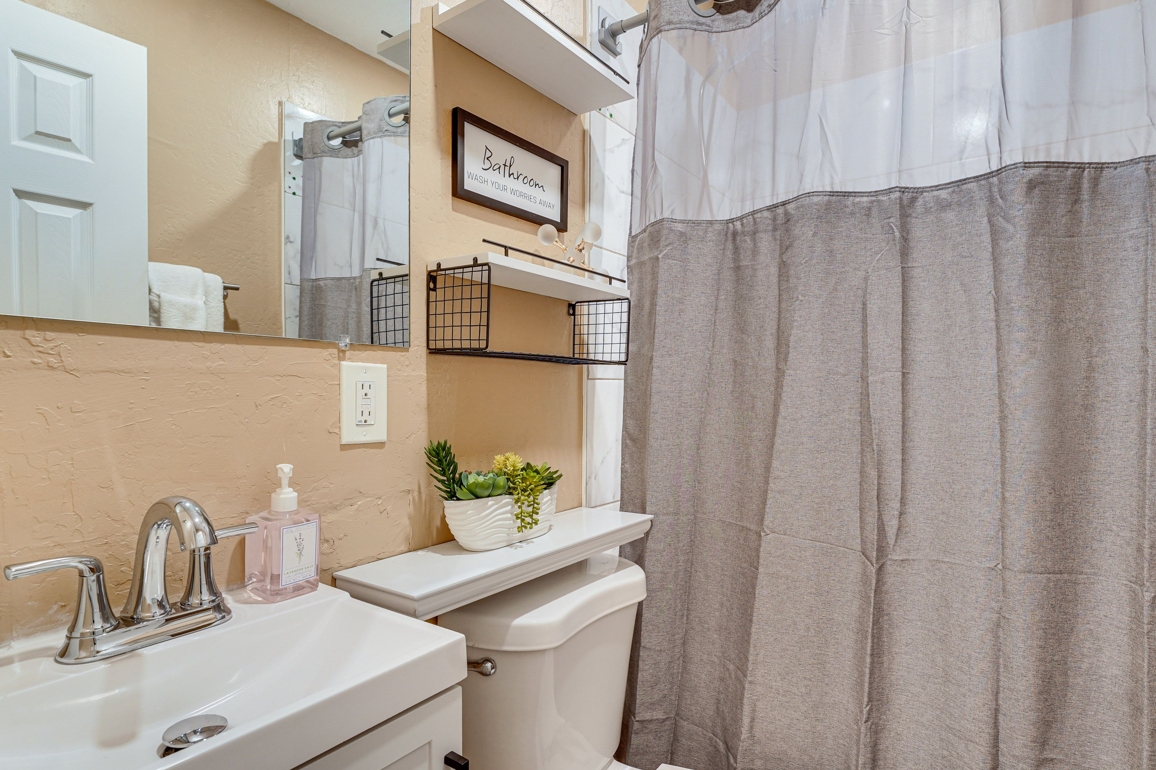 Bathroom | Towels Provided