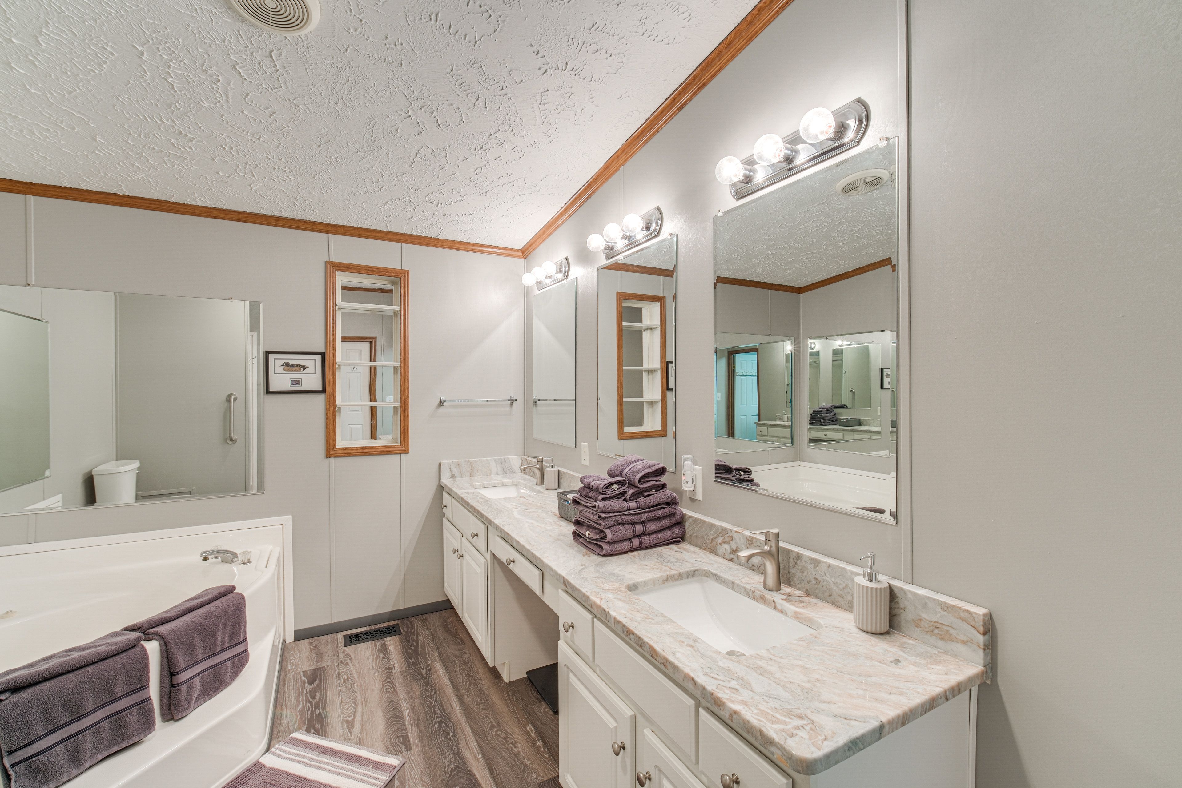 En-Suite Bathroom | Towels Provided