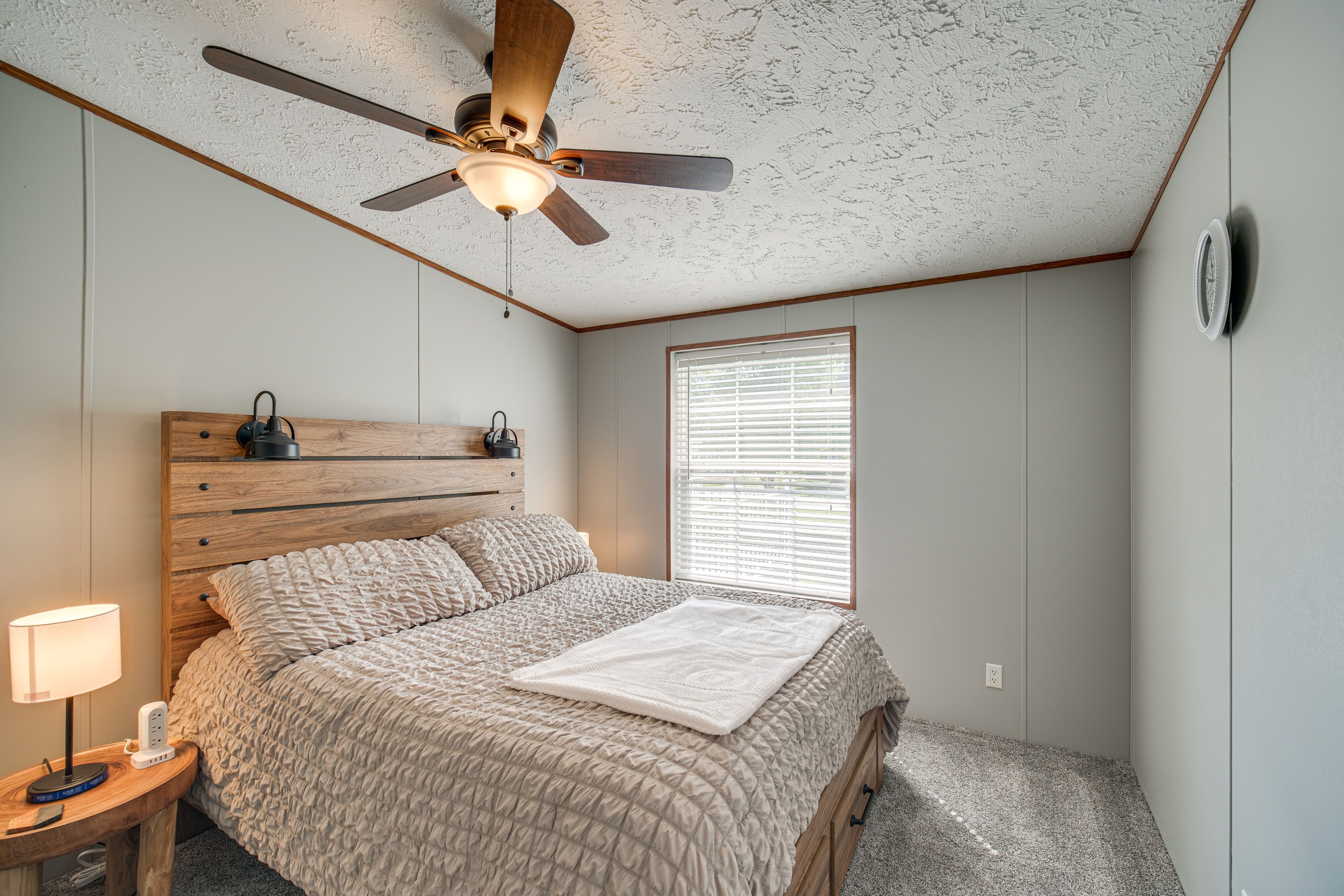 Bedroom 2 | Queen Bed