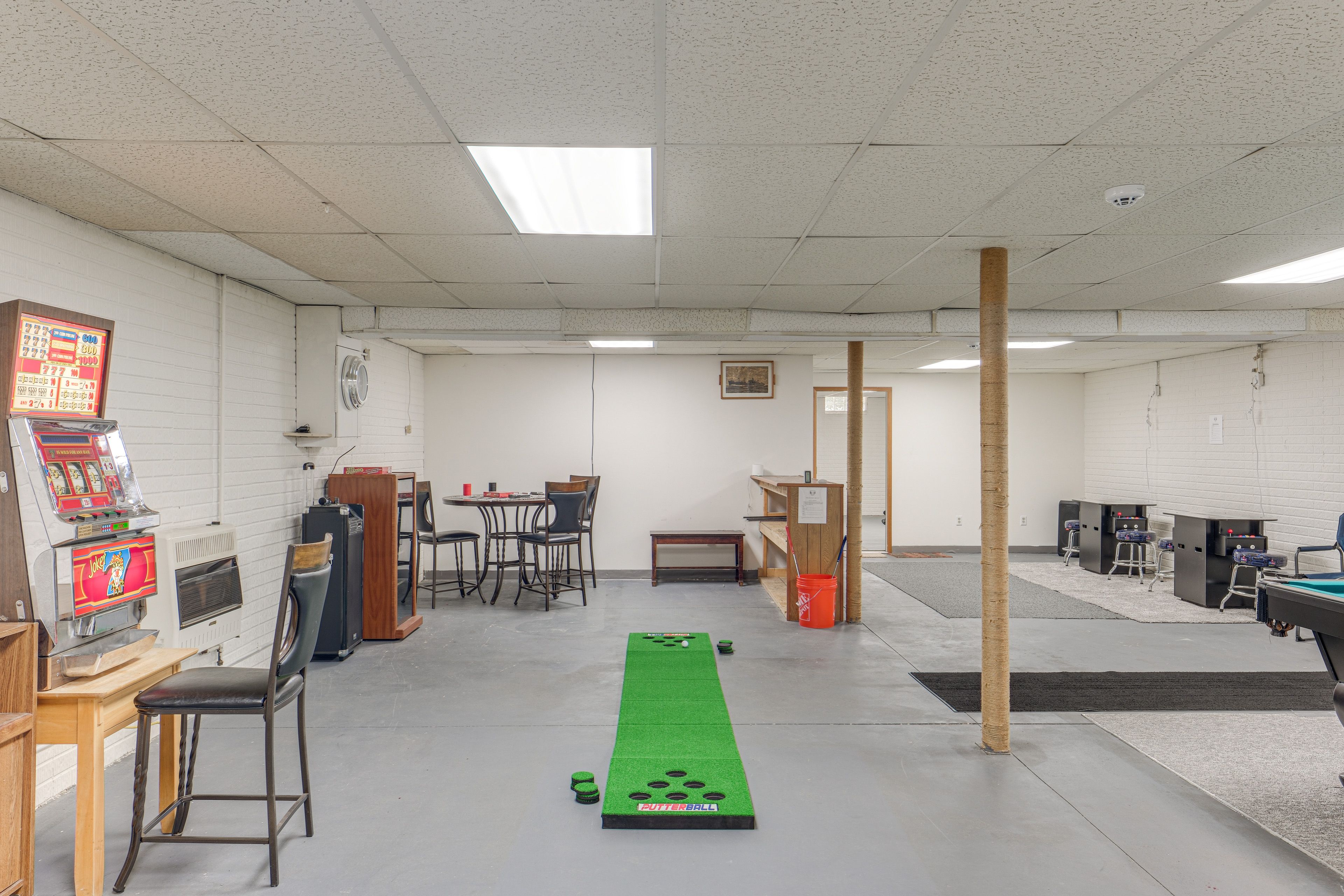 Game Room | Basement | Slot Machine