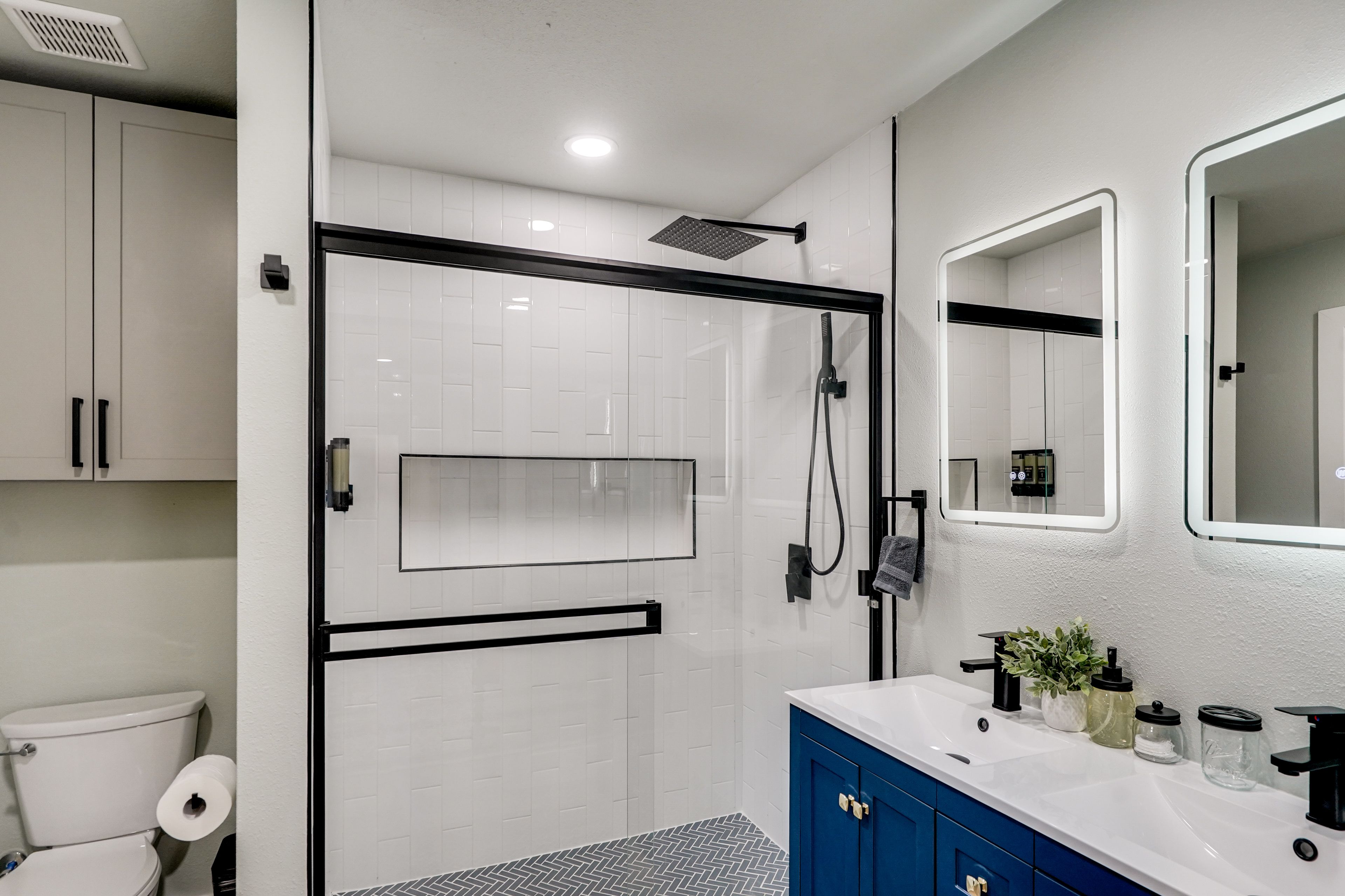 En-Suite Bathroom | Towels Provided