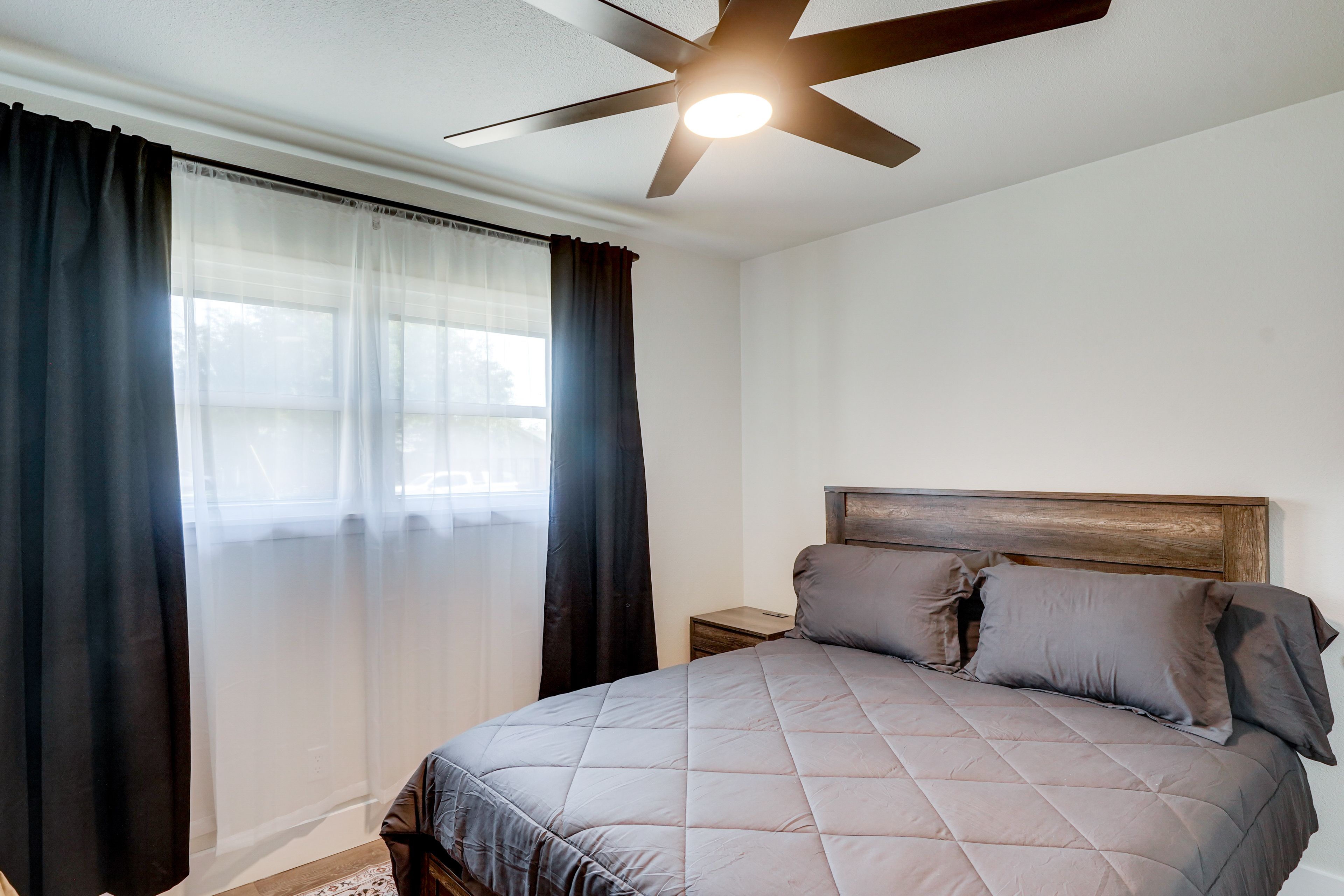 Bedroom 3 | Queen Bed